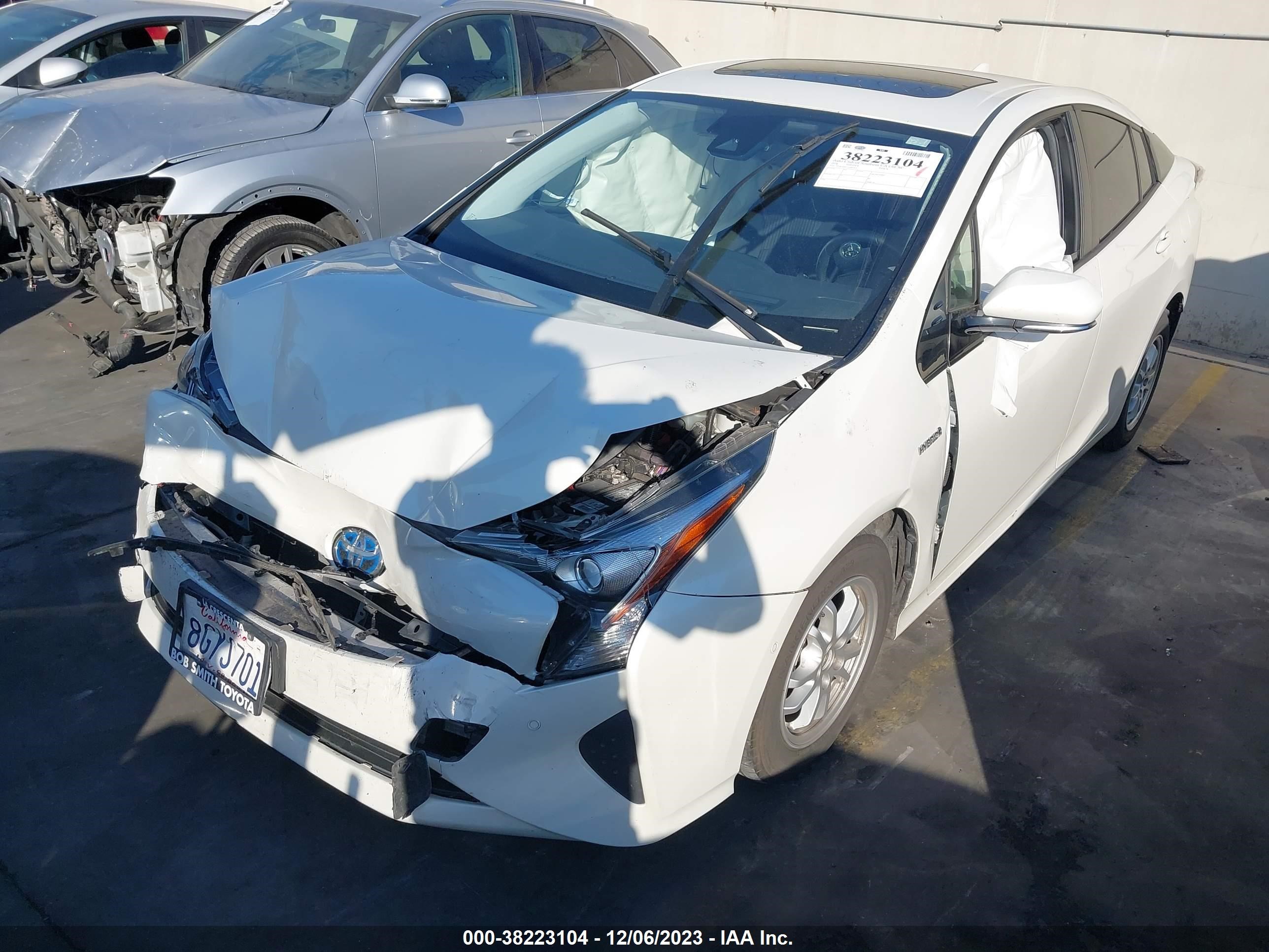 Photo 1 VIN: JTDKARFU1J3067971 - TOYOTA PRIUS 