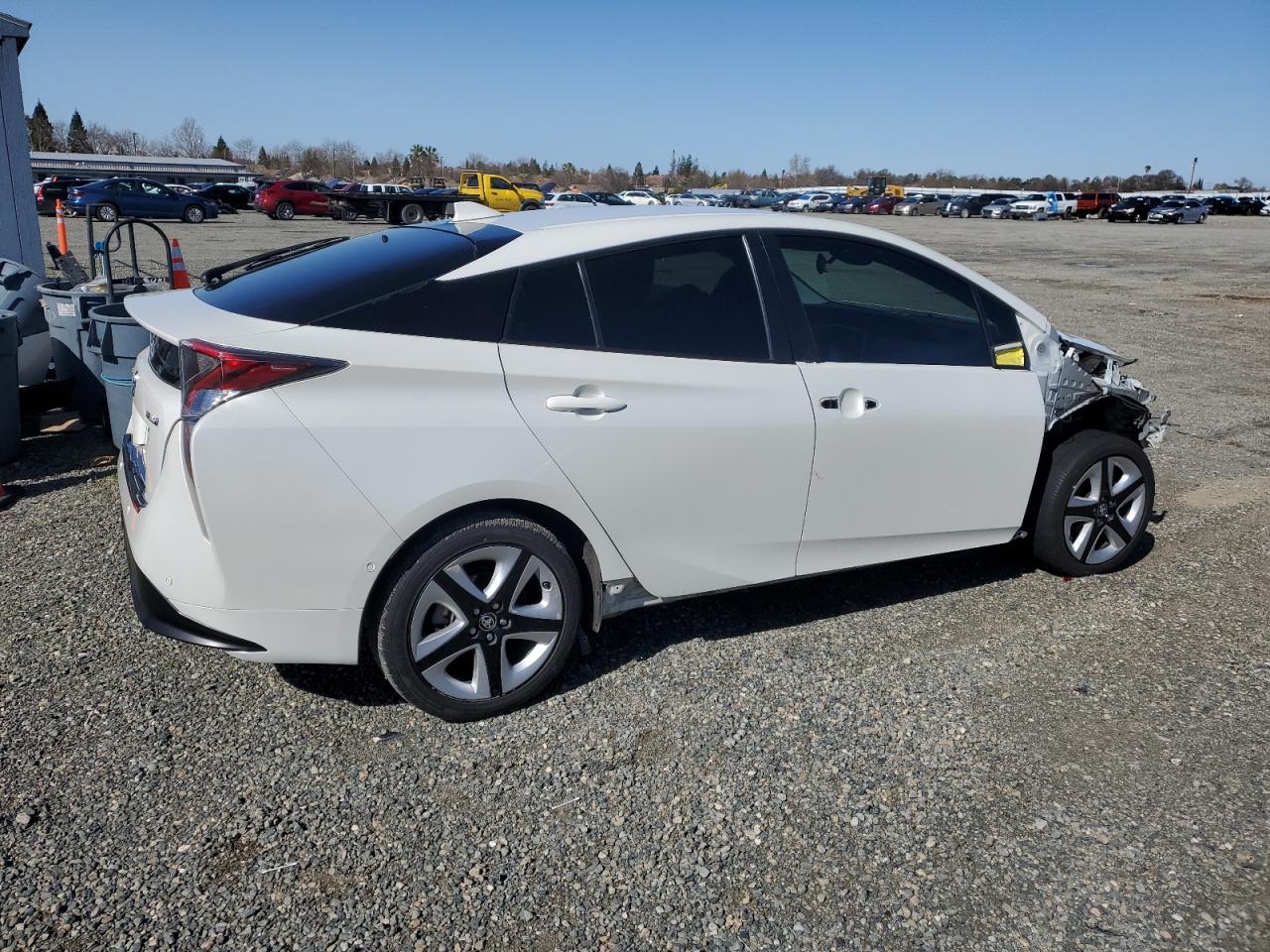 Photo 2 VIN: JTDKARFU1J3551655 - TOYOTA PRIUS 