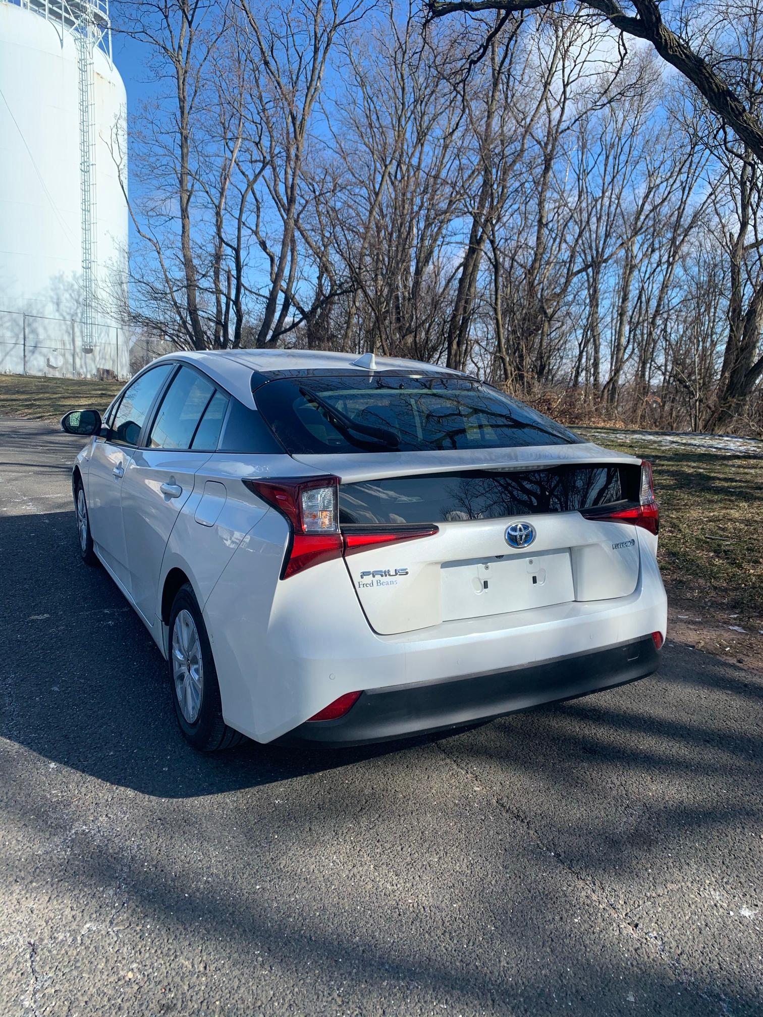 Photo 2 VIN: JTDKARFU1K3096338 - TOYOTA PRIUS 