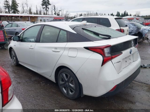 Photo 2 VIN: JTDKARFU1L3107114 - TOYOTA PRIUS 