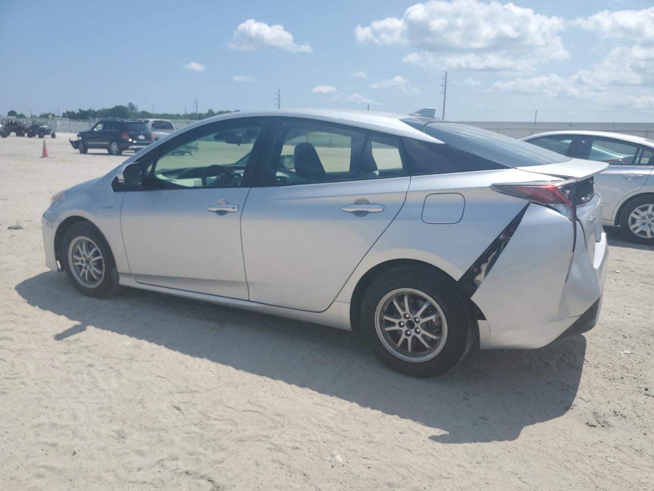 Photo 1 VIN: JTDKARFU2H3032656 - TOYOTA PRIUS 