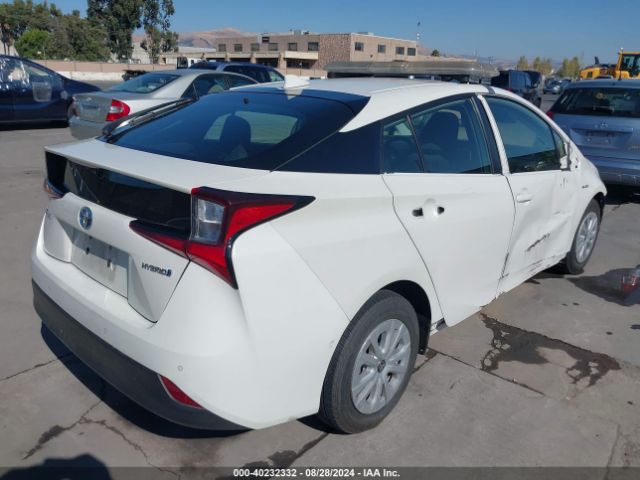 Photo 3 VIN: JTDKARFU2K3070668 - TOYOTA PRIUS 