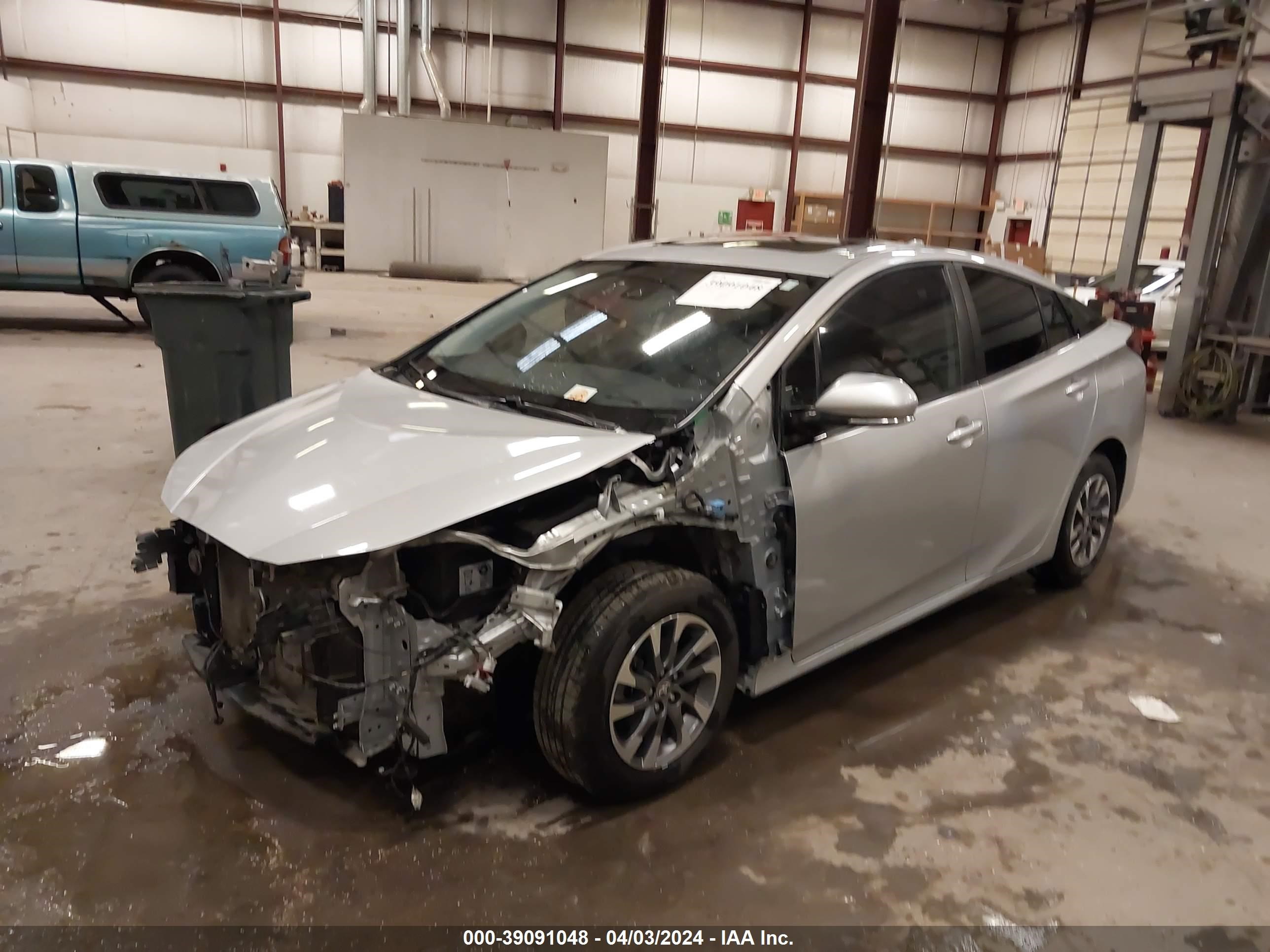 Photo 1 VIN: JTDKARFU2K3082464 - TOYOTA PRIUS 