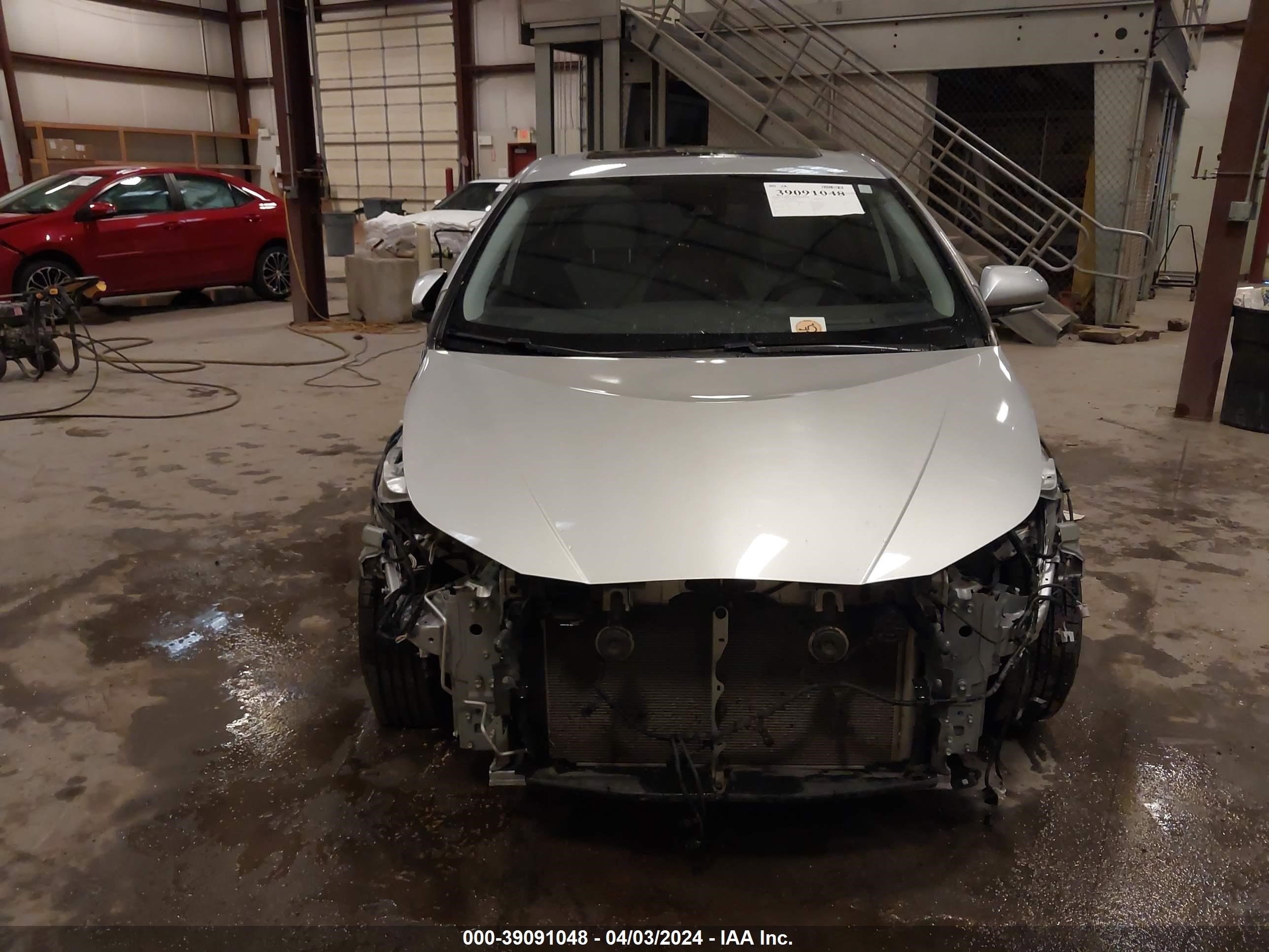 Photo 11 VIN: JTDKARFU2K3082464 - TOYOTA PRIUS 