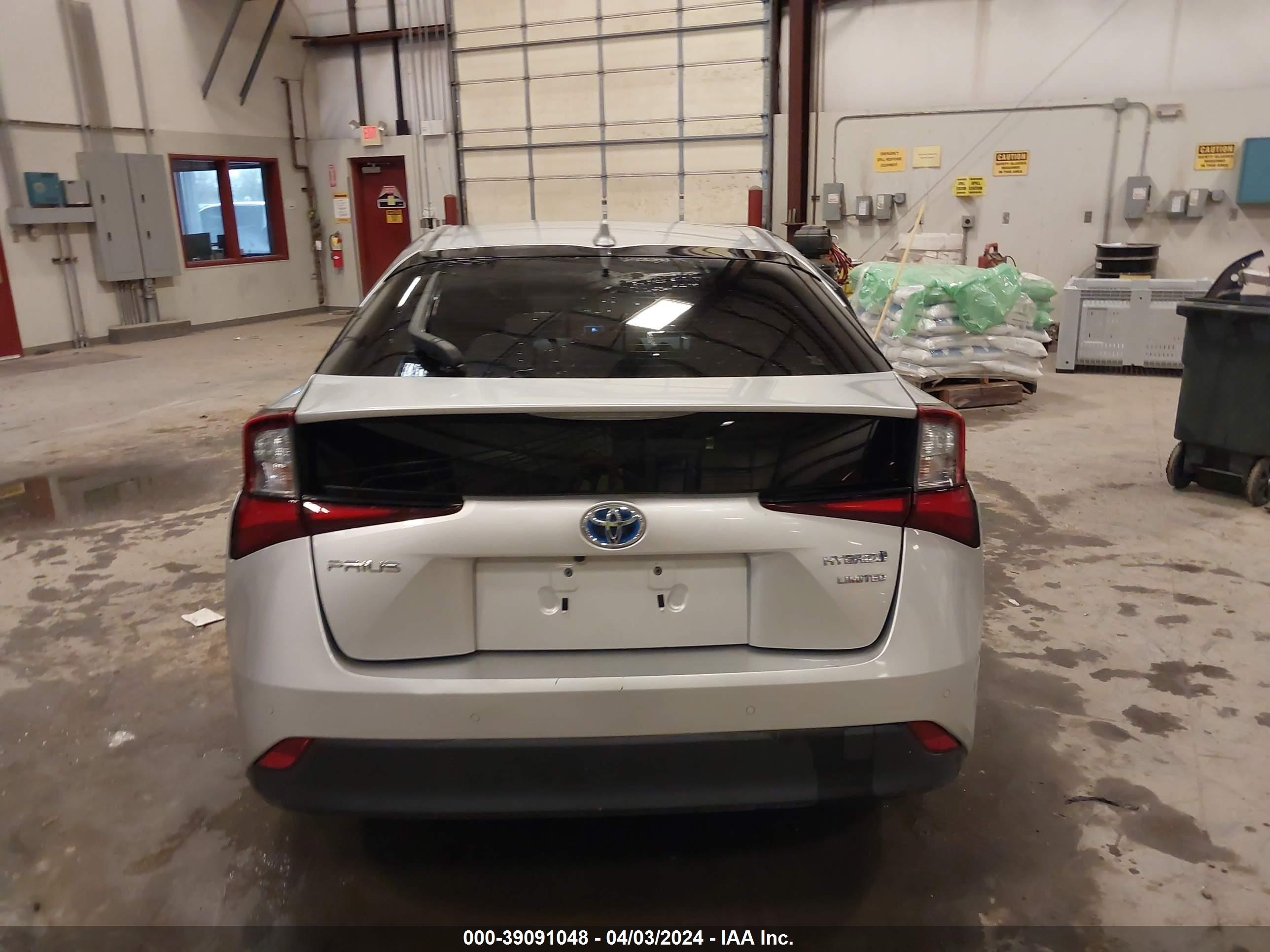 Photo 15 VIN: JTDKARFU2K3082464 - TOYOTA PRIUS 