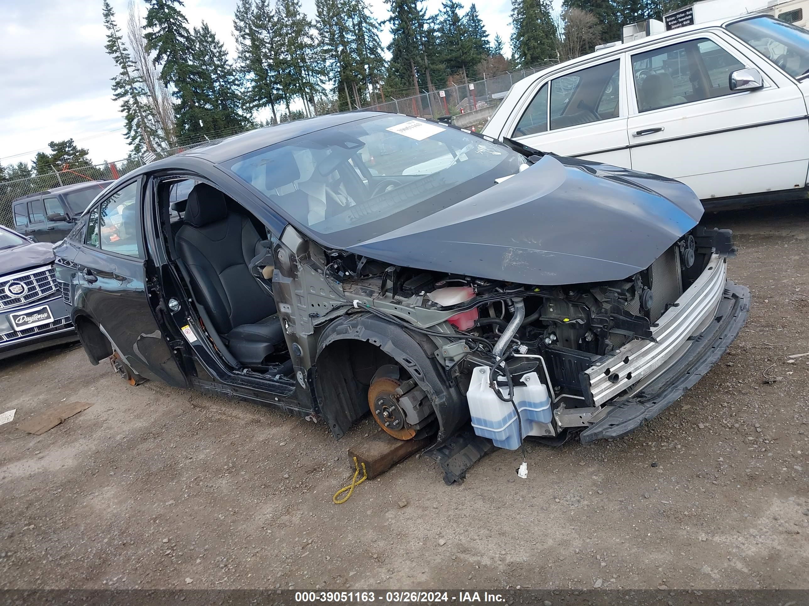 Photo 12 VIN: JTDKARFU2L3115822 - TOYOTA PRIUS 