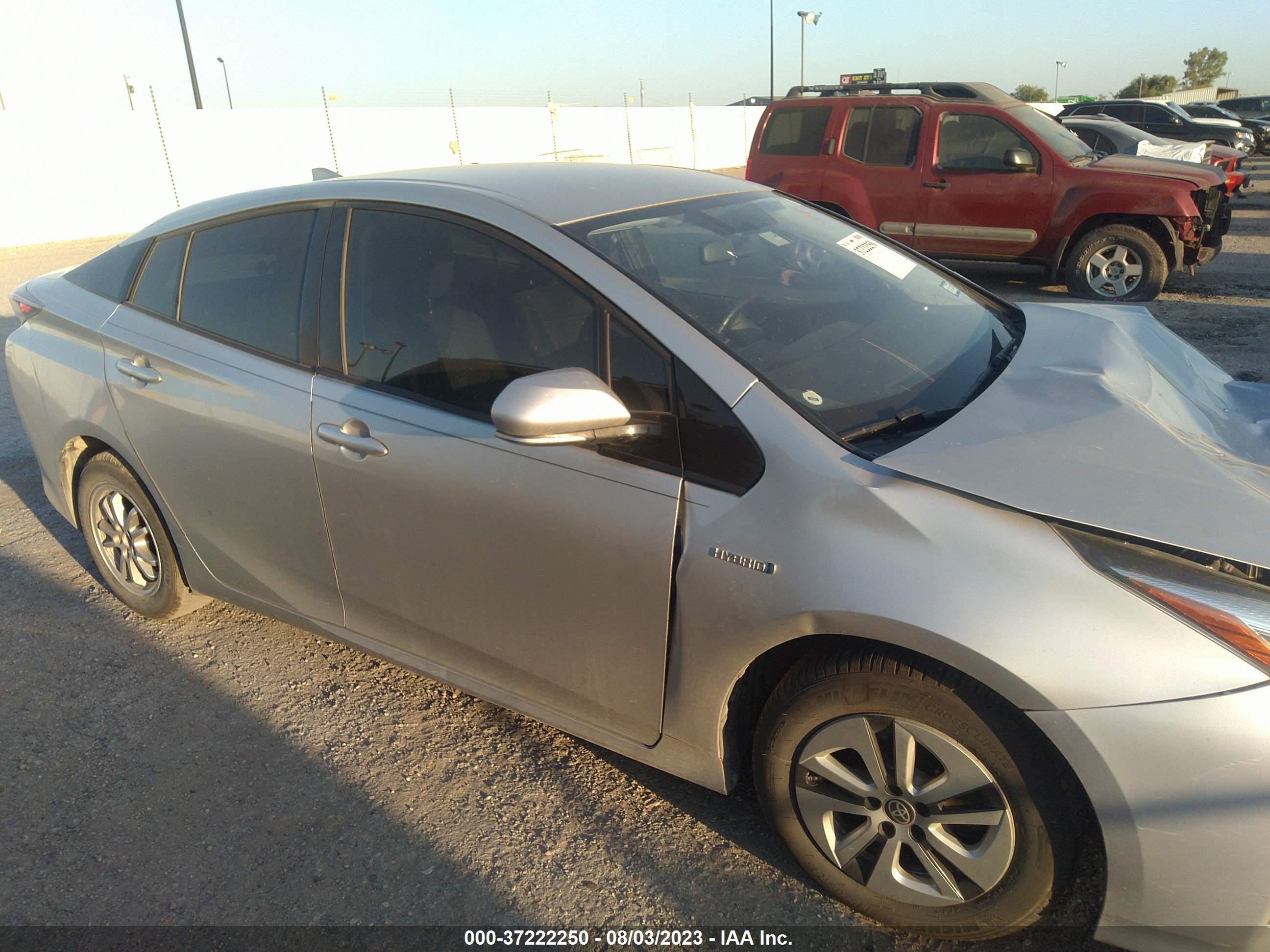 Photo 11 VIN: JTDKARFU3G3521078 - TOYOTA PRIUS 