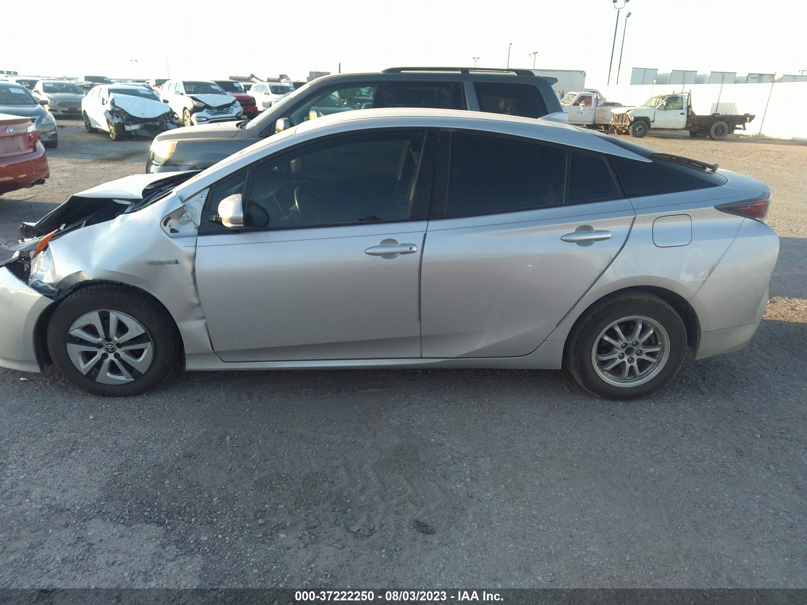 Photo 12 VIN: JTDKARFU3G3521078 - TOYOTA PRIUS 