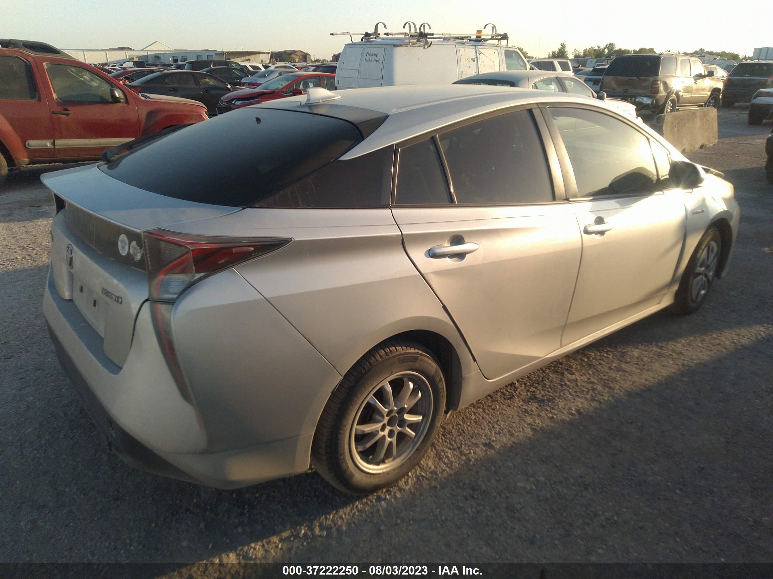 Photo 3 VIN: JTDKARFU3G3521078 - TOYOTA PRIUS 