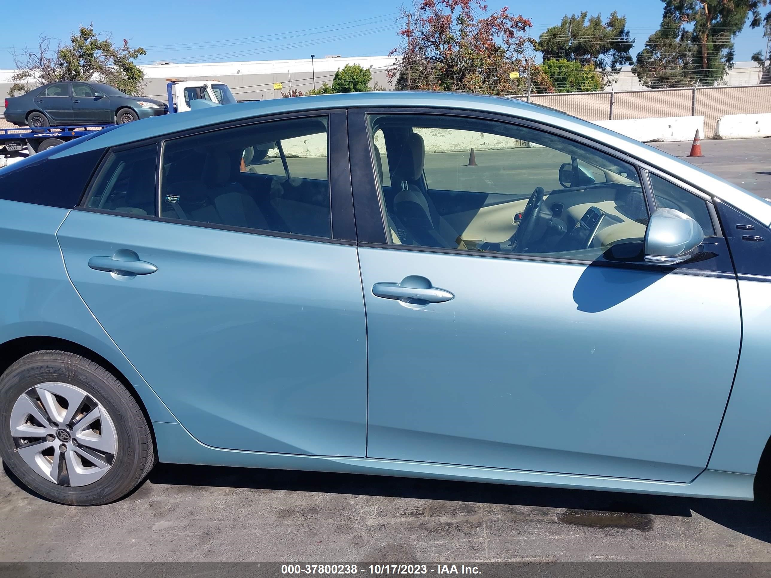 Photo 13 VIN: JTDKARFU3G3523915 - TOYOTA PRIUS 