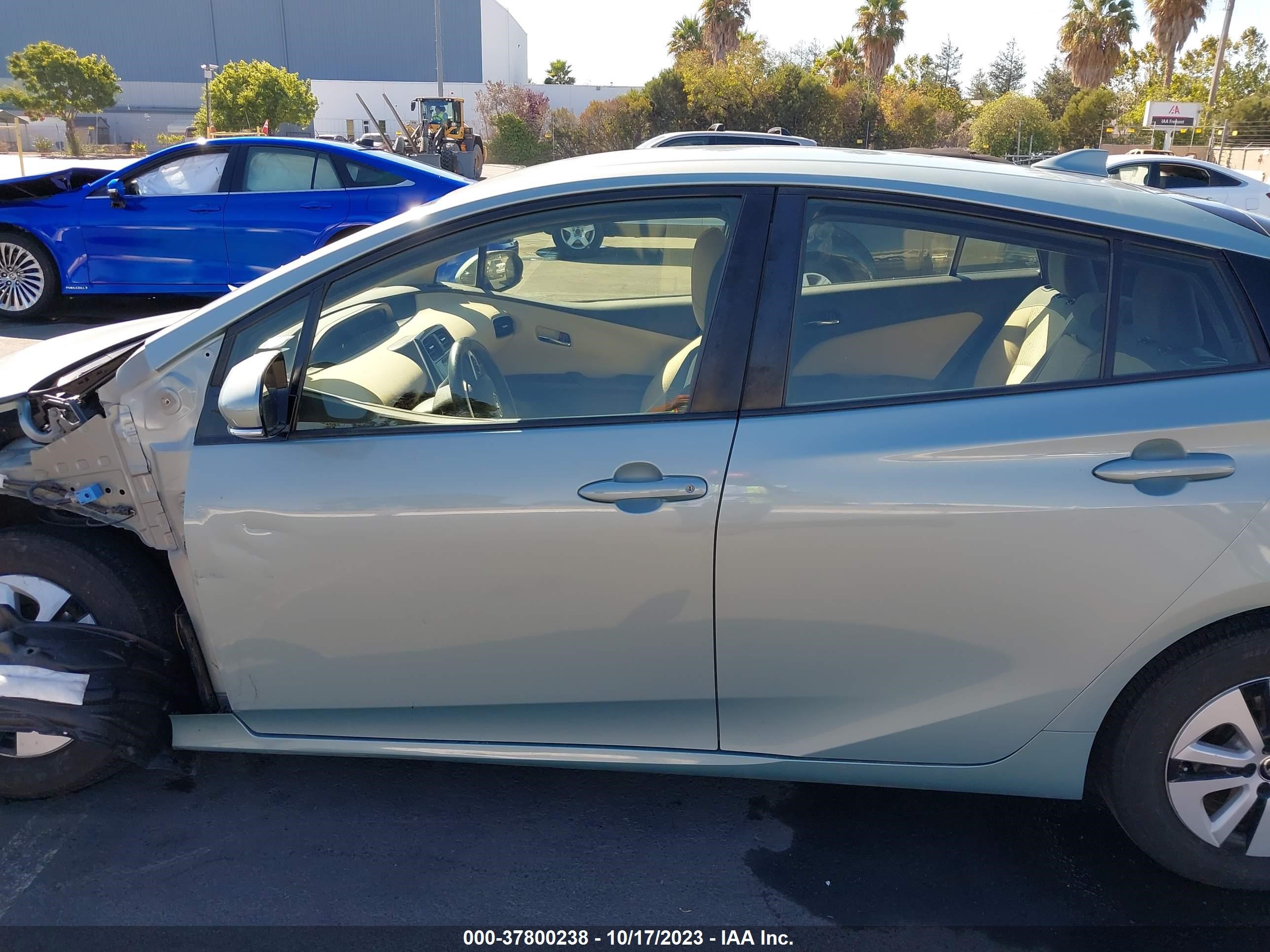 Photo 14 VIN: JTDKARFU3G3523915 - TOYOTA PRIUS 