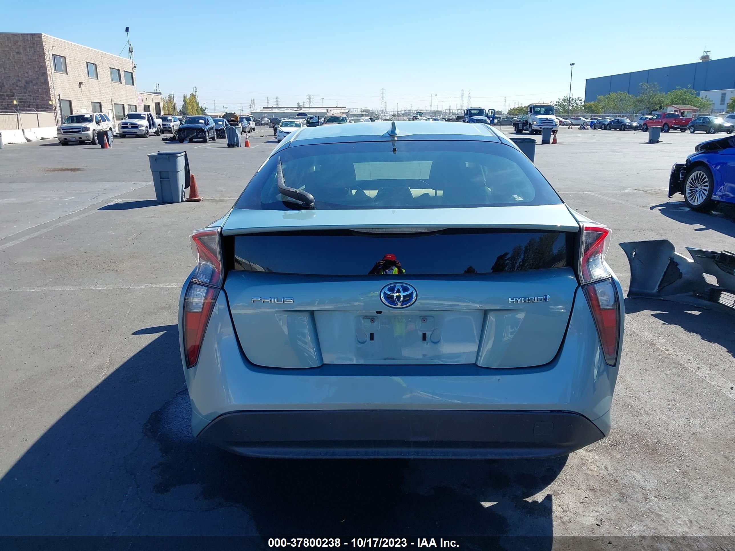 Photo 16 VIN: JTDKARFU3G3523915 - TOYOTA PRIUS 