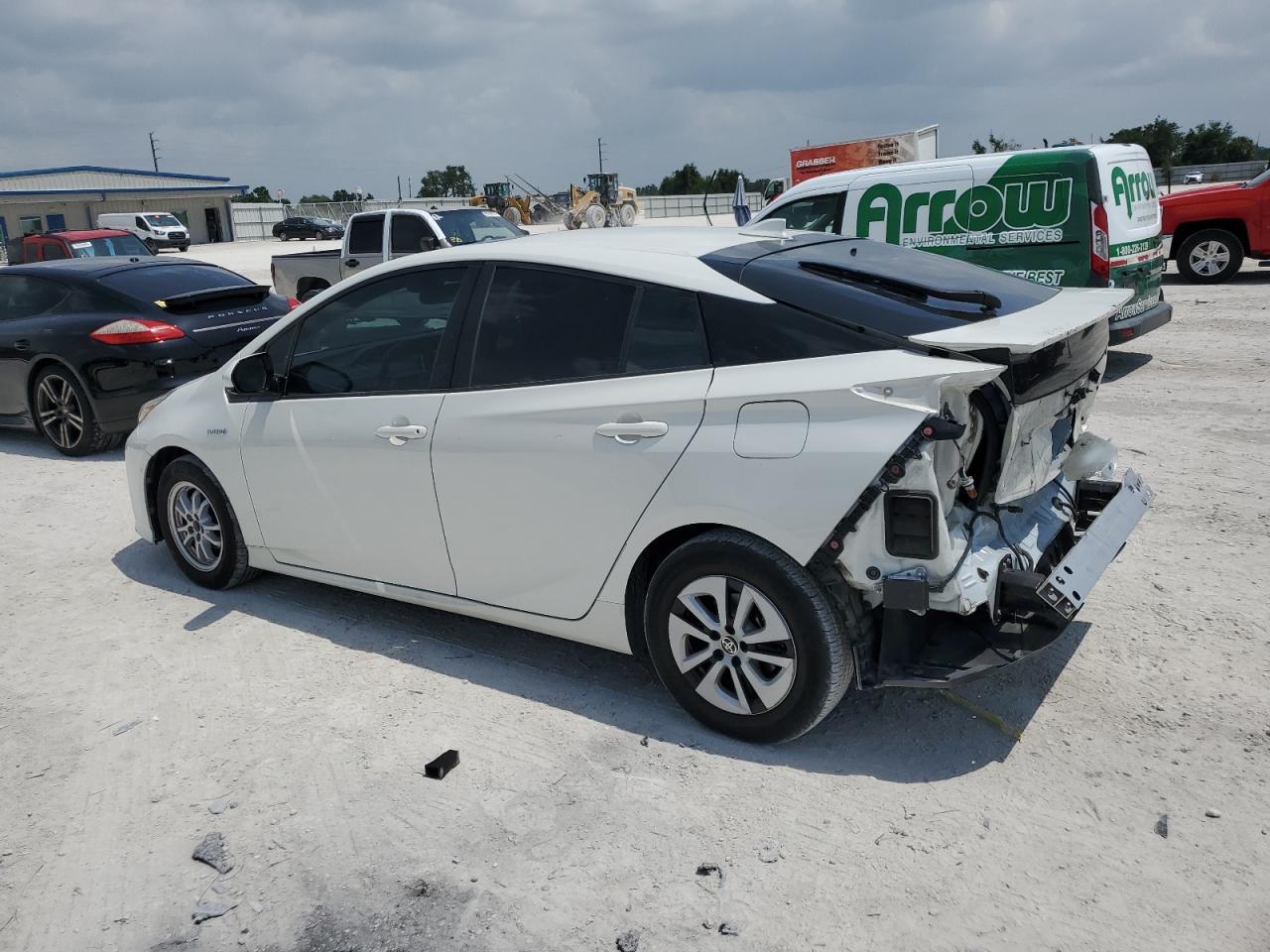 Photo 1 VIN: JTDKARFU3H3045271 - TOYOTA PRIUS 