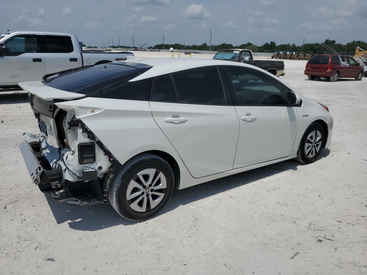 Photo 2 VIN: JTDKARFU3H3045271 - TOYOTA PRIUS 