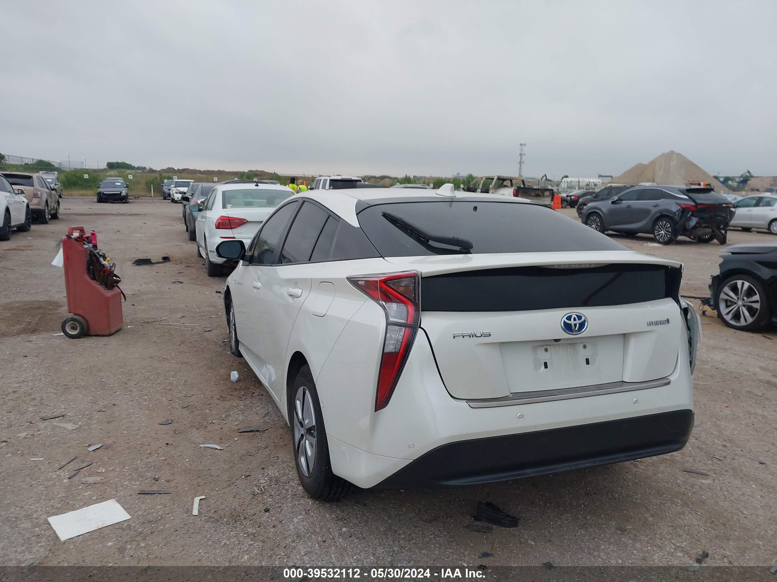 Photo 2 VIN: JTDKARFU3J3545971 - TOYOTA PRIUS 