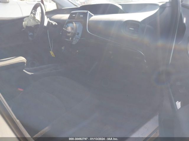 Photo 4 VIN: JTDKARFU3K3083266 - TOYOTA PRIUS 