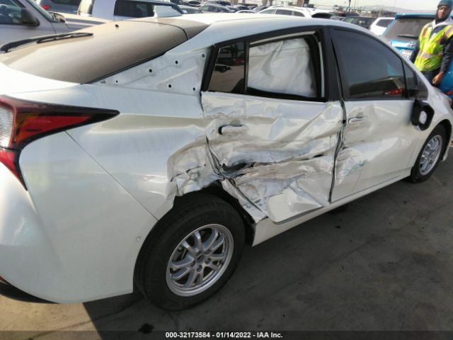 Photo 5 VIN: JTDKARFU3L3106613 - TOYOTA PRIUS 