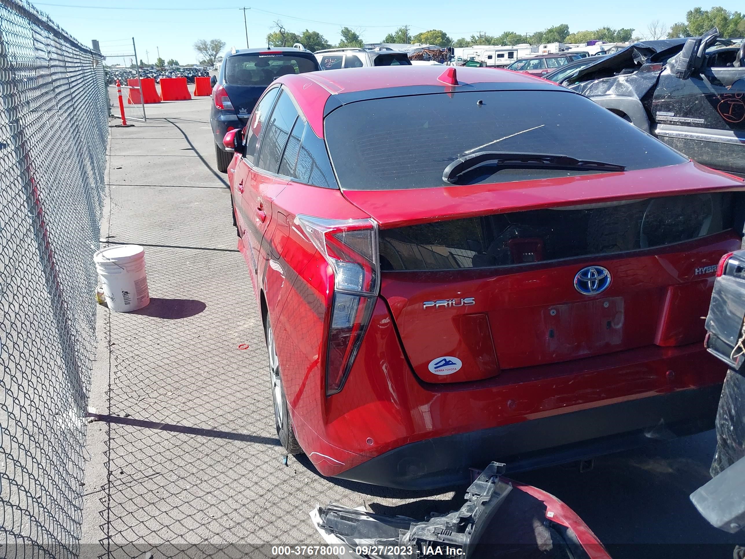 Photo 2 VIN: JTDKARFU4J3055488 - TOYOTA PRIUS 