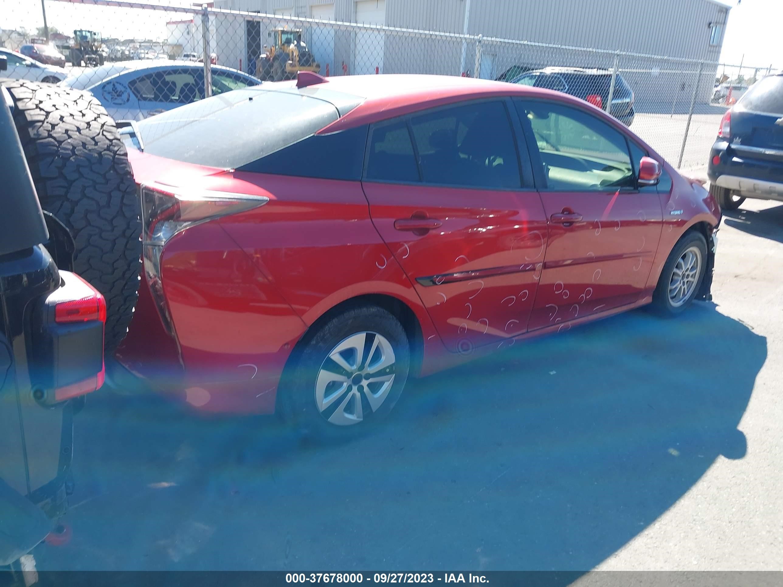 Photo 3 VIN: JTDKARFU4J3055488 - TOYOTA PRIUS 