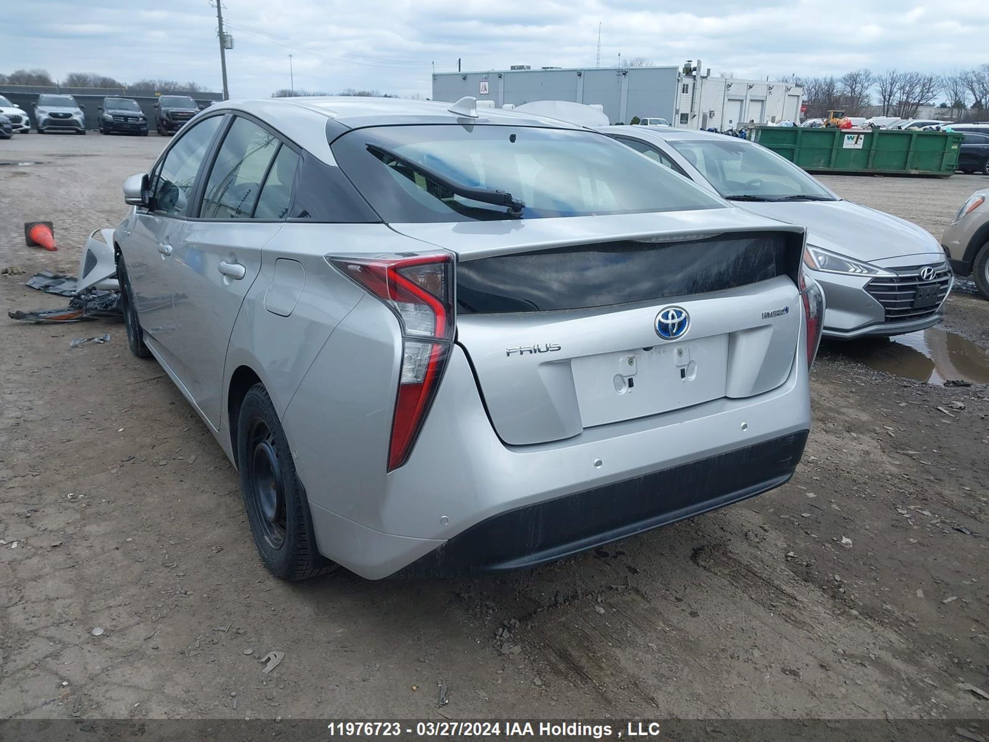 Photo 2 VIN: JTDKARFU4J3546370 - TOYOTA PRIUS 