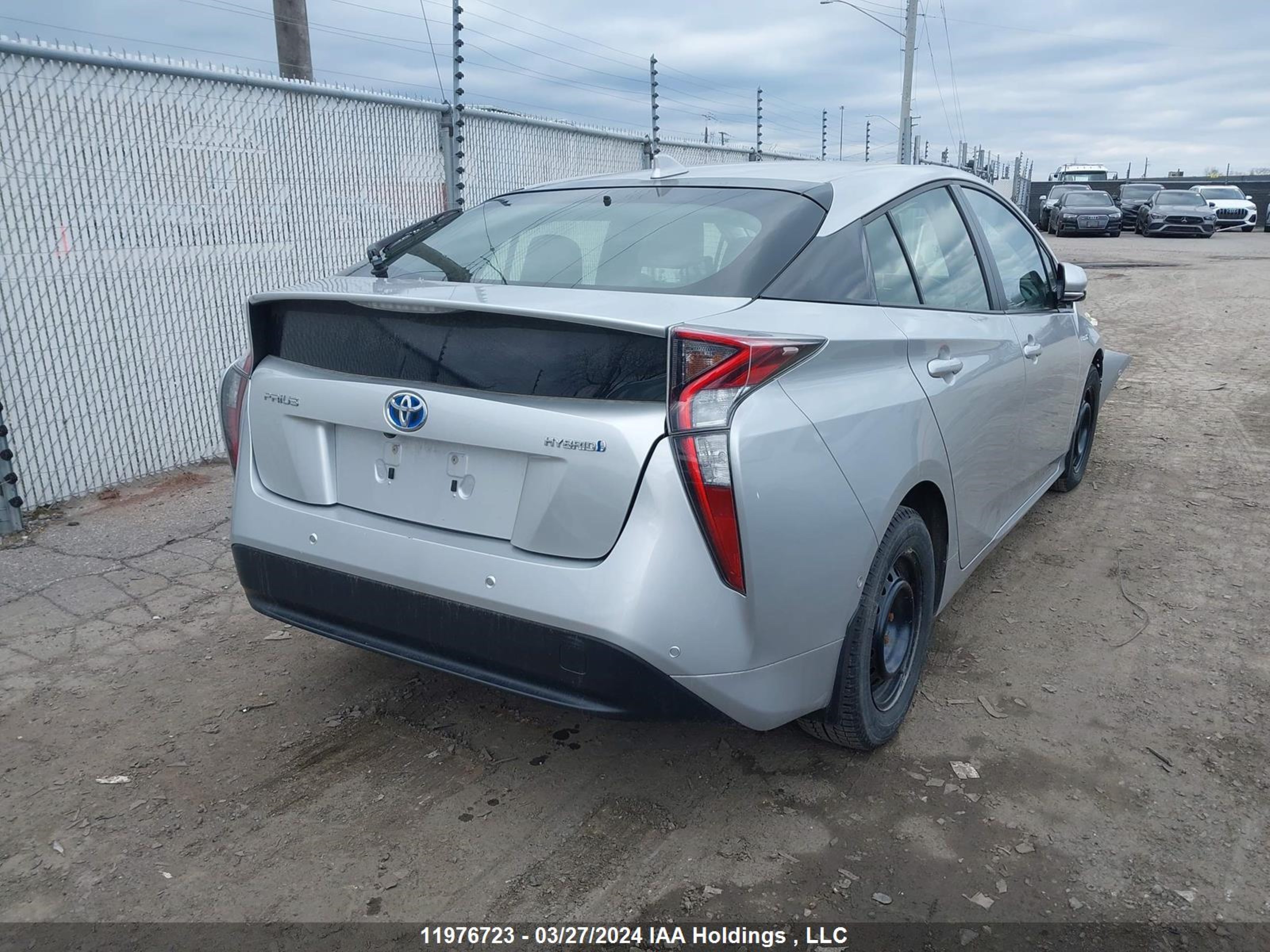 Photo 3 VIN: JTDKARFU4J3546370 - TOYOTA PRIUS 