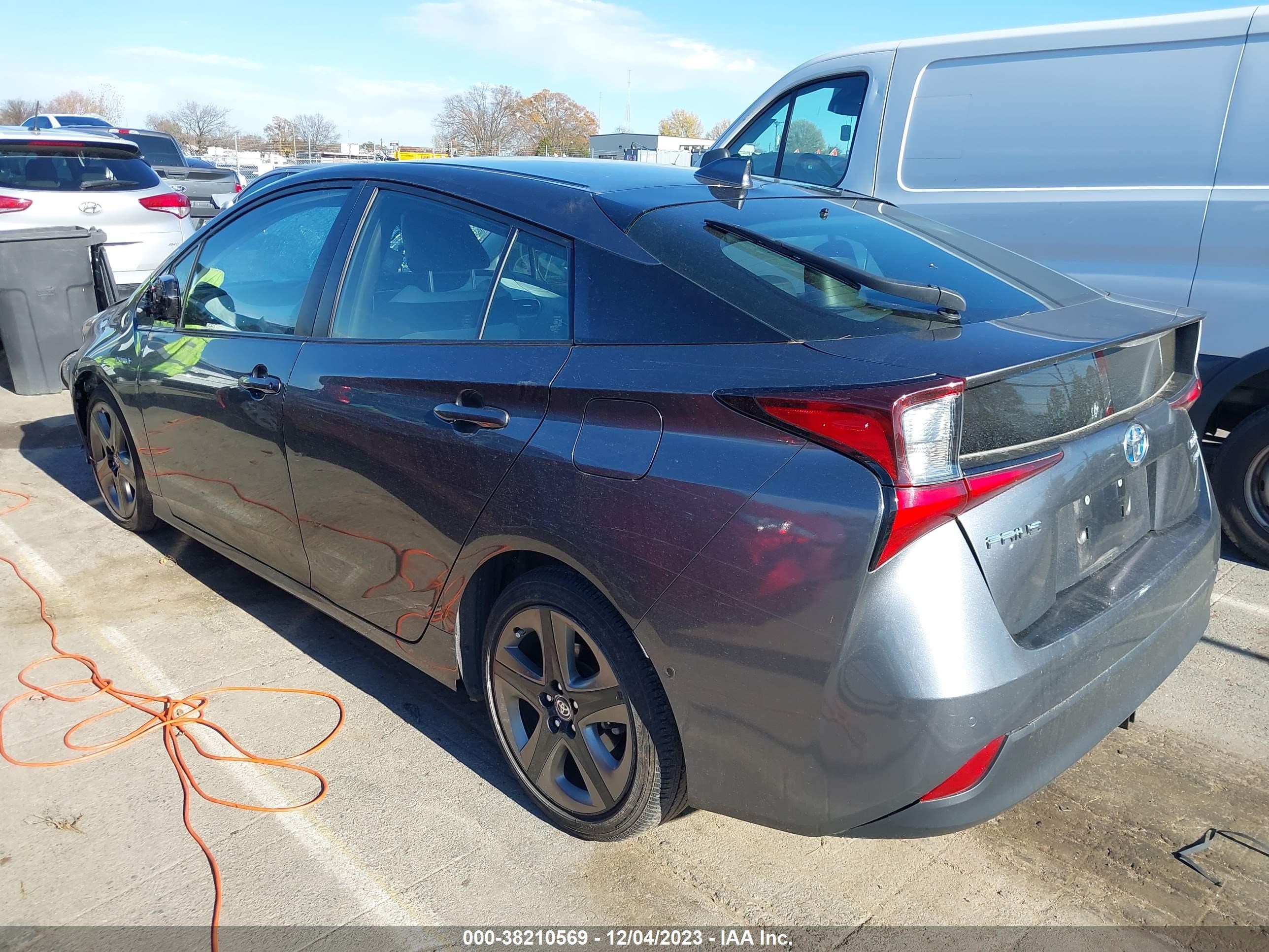 Photo 2 VIN: JTDKARFU4K3080490 - TOYOTA PRIUS 