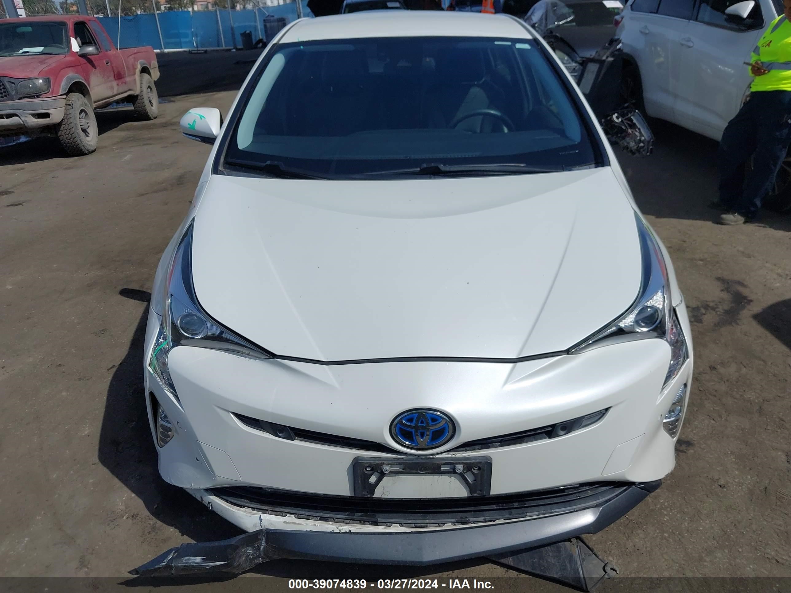 Photo 11 VIN: JTDKARFU5H3053307 - TOYOTA PRIUS 