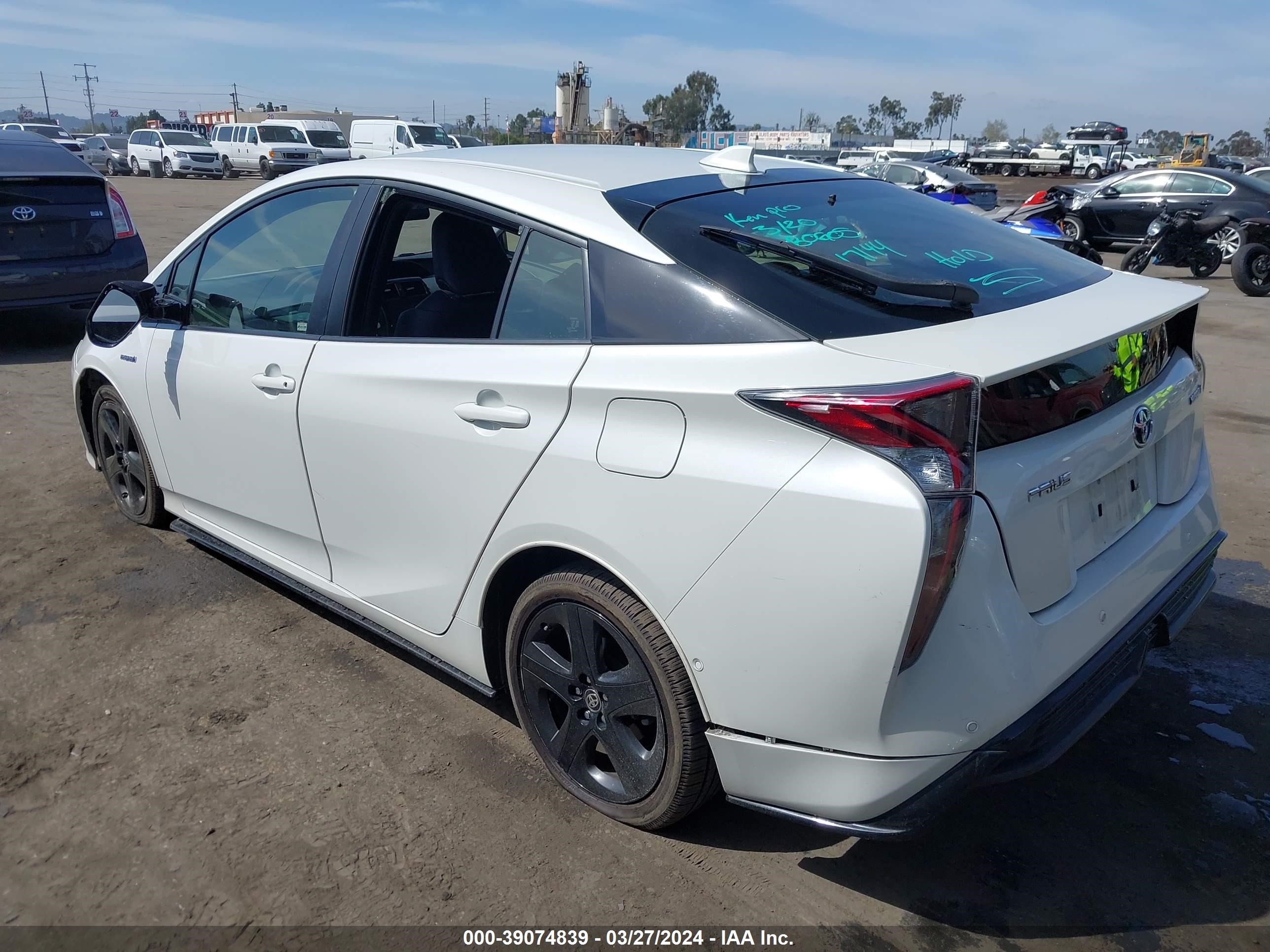 Photo 2 VIN: JTDKARFU5H3053307 - TOYOTA PRIUS 