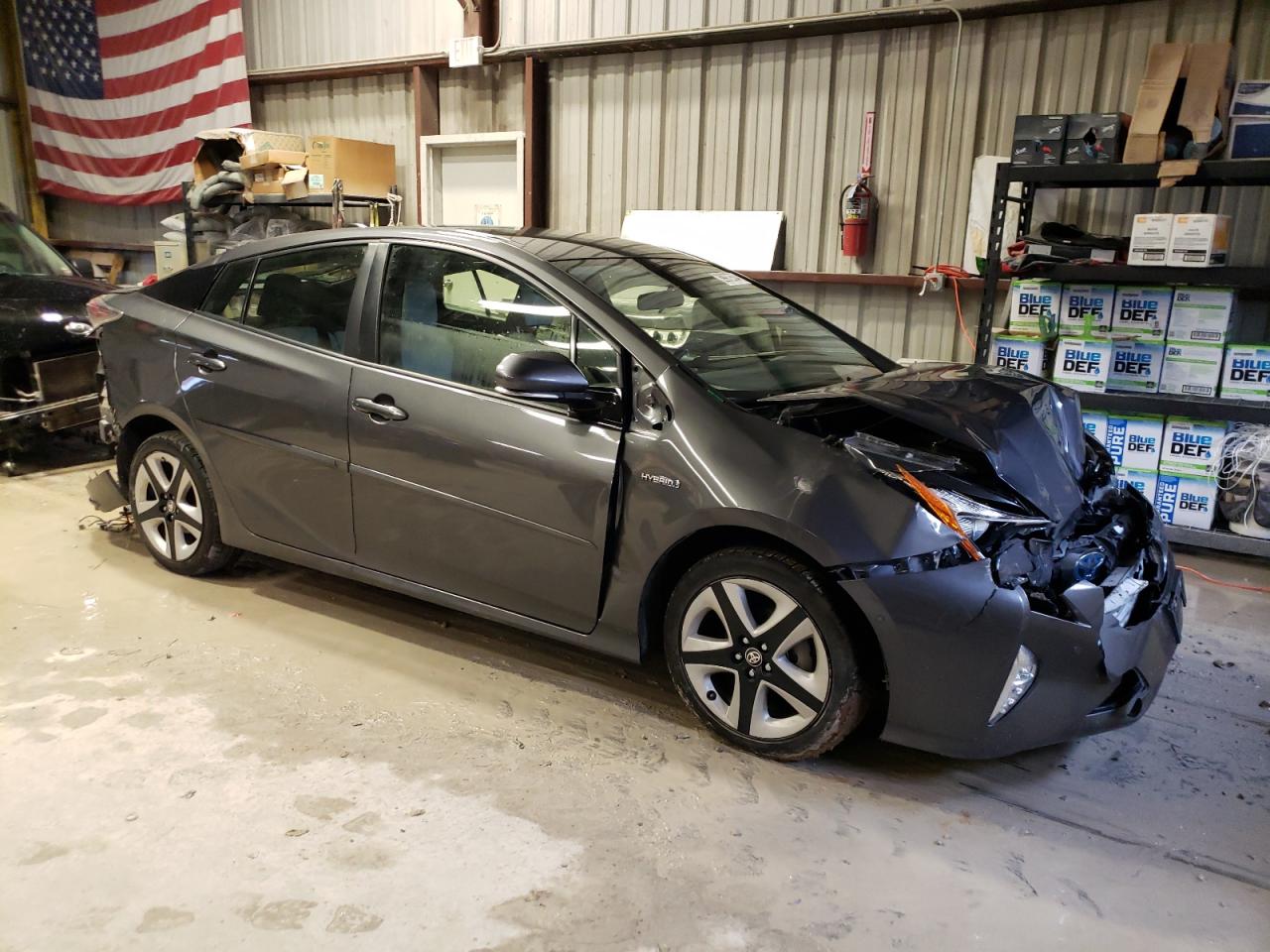 Photo 3 VIN: JTDKARFU5J3548080 - TOYOTA PRIUS 