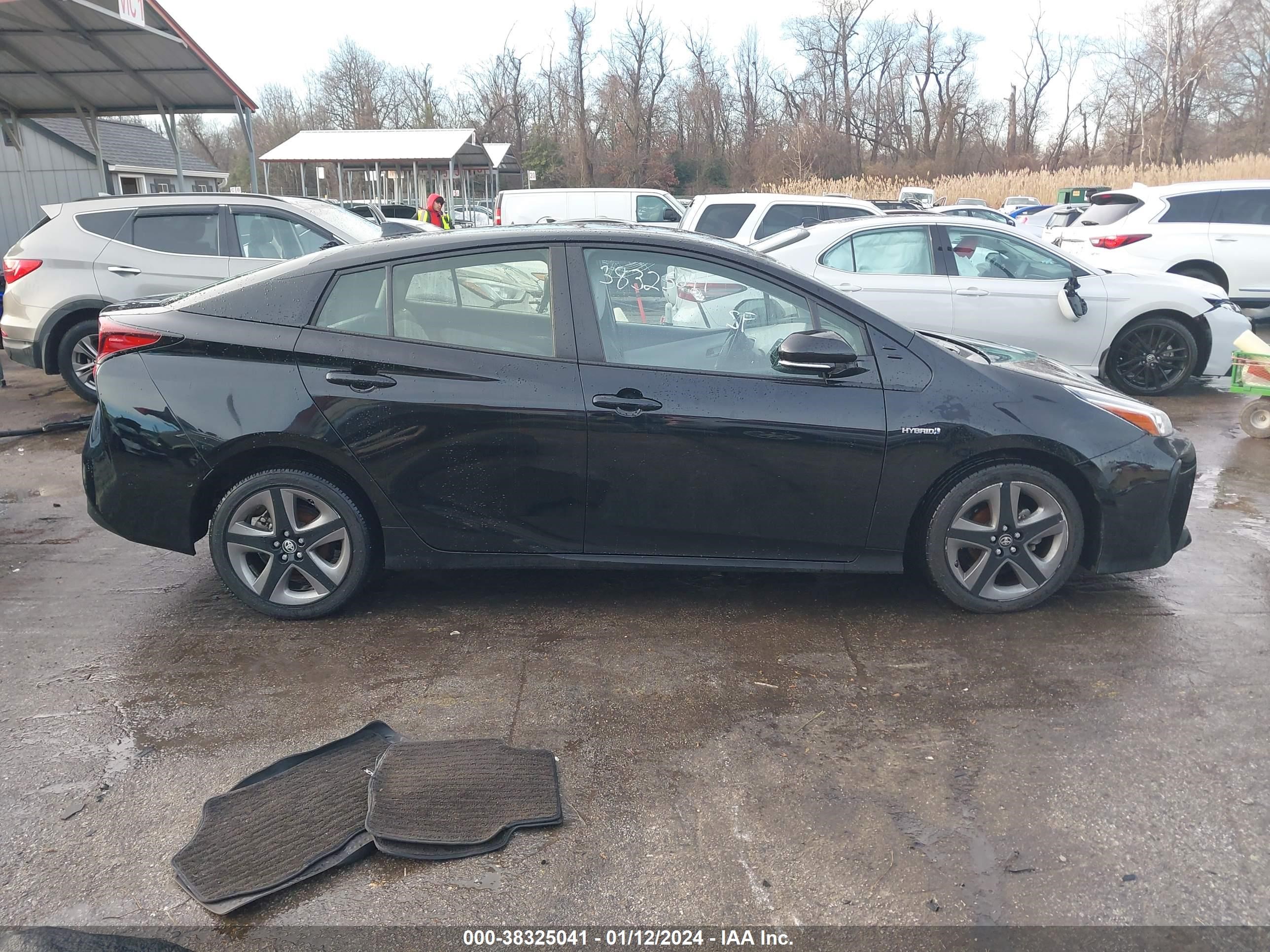 Photo 11 VIN: JTDKARFU5K3083446 - TOYOTA PRIUS 