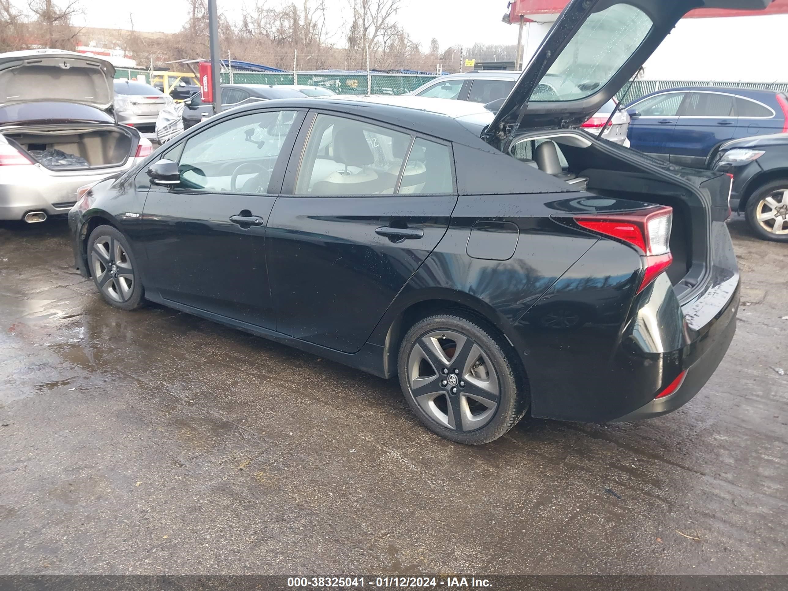 Photo 2 VIN: JTDKARFU5K3083446 - TOYOTA PRIUS 