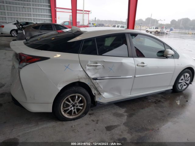 Photo 5 VIN: JTDKARFU6G3002493 - TOYOTA PRIUS 