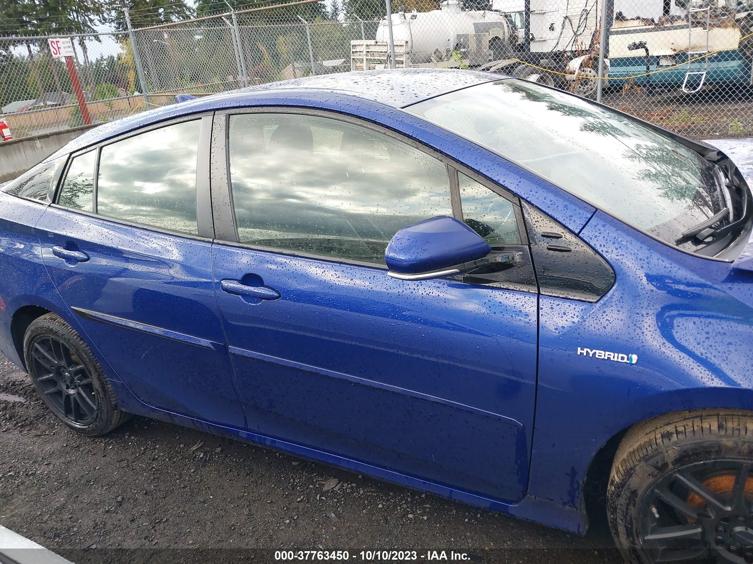 Photo 11 VIN: JTDKARFU6G3501424 - TOYOTA PRIUS 