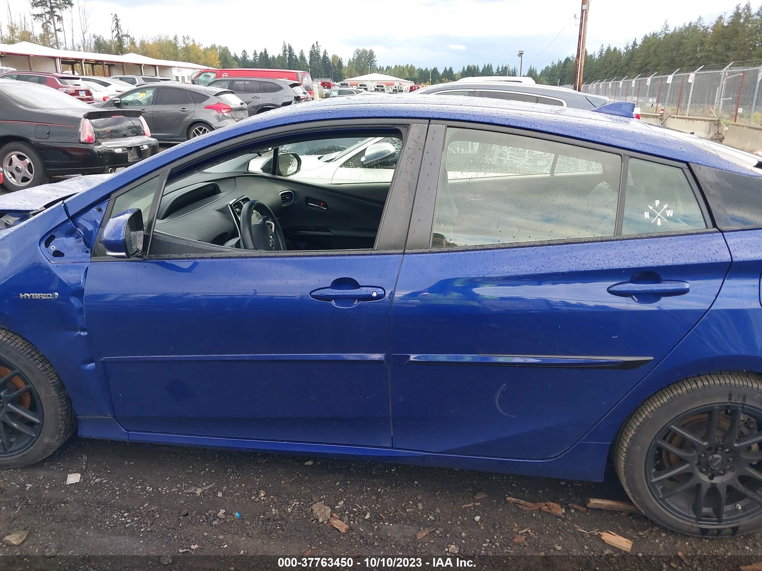 Photo 12 VIN: JTDKARFU6G3501424 - TOYOTA PRIUS 