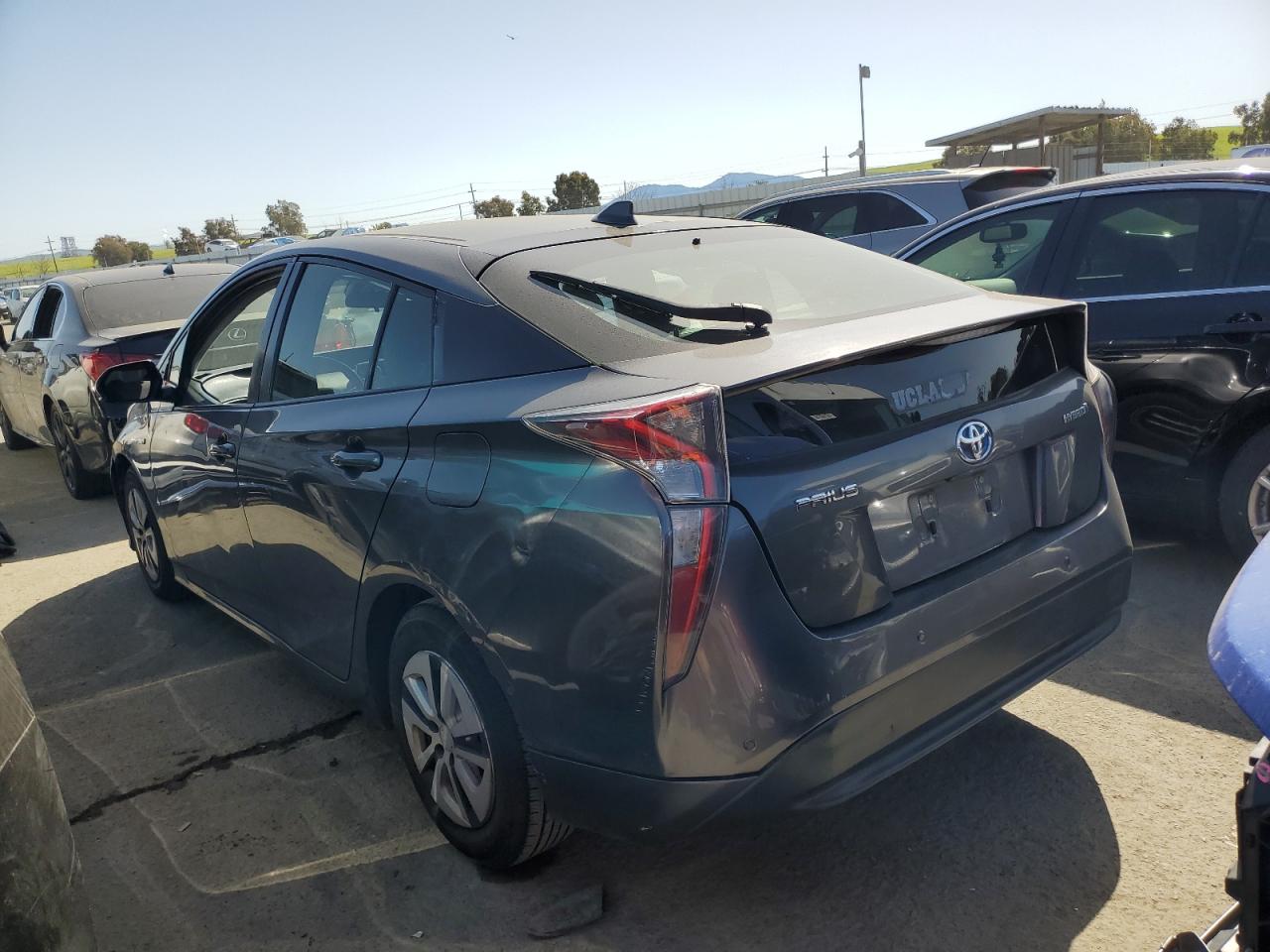 Photo 1 VIN: JTDKARFU6H3050027 - TOYOTA PRIUS 