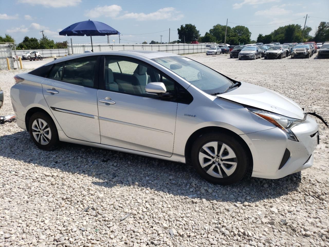 Photo 3 VIN: JTDKARFU6J3063169 - TOYOTA PRIUS 