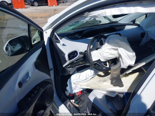 Photo 4 VIN: JTDKARFU7H3049839 - TOYOTA PRIUS 