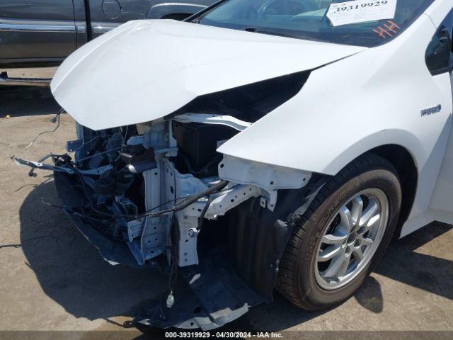 Photo 5 VIN: JTDKARFU7L3107277 - TOYOTA PRIUS 