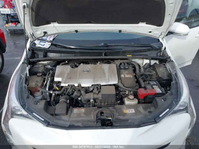 Photo 9 VIN: JTDKARFU8H3037117 - TOYOTA PRIUS 