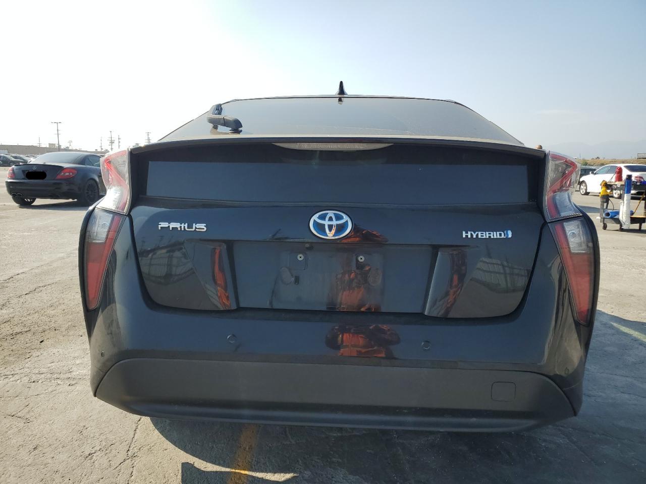 Photo 5 VIN: JTDKARFU8H3045797 - TOYOTA PRIUS 