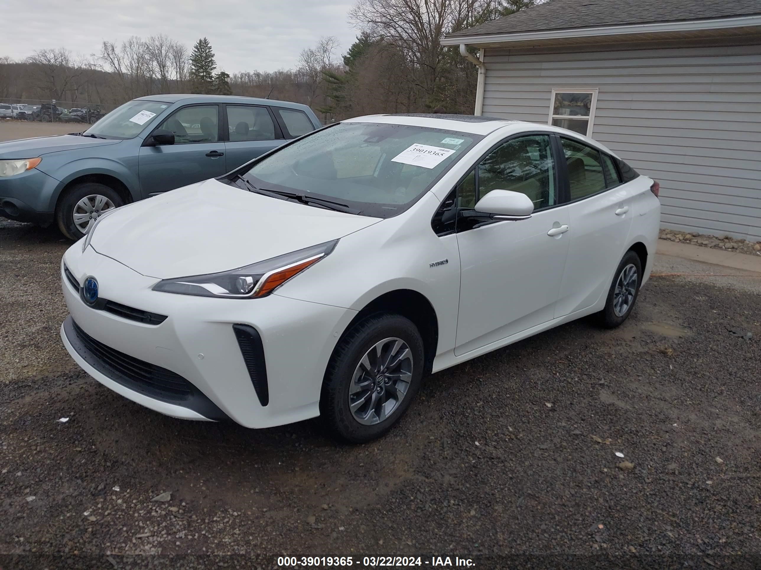 Photo 1 VIN: JTDKARFU8K3097616 - TOYOTA PRIUS 