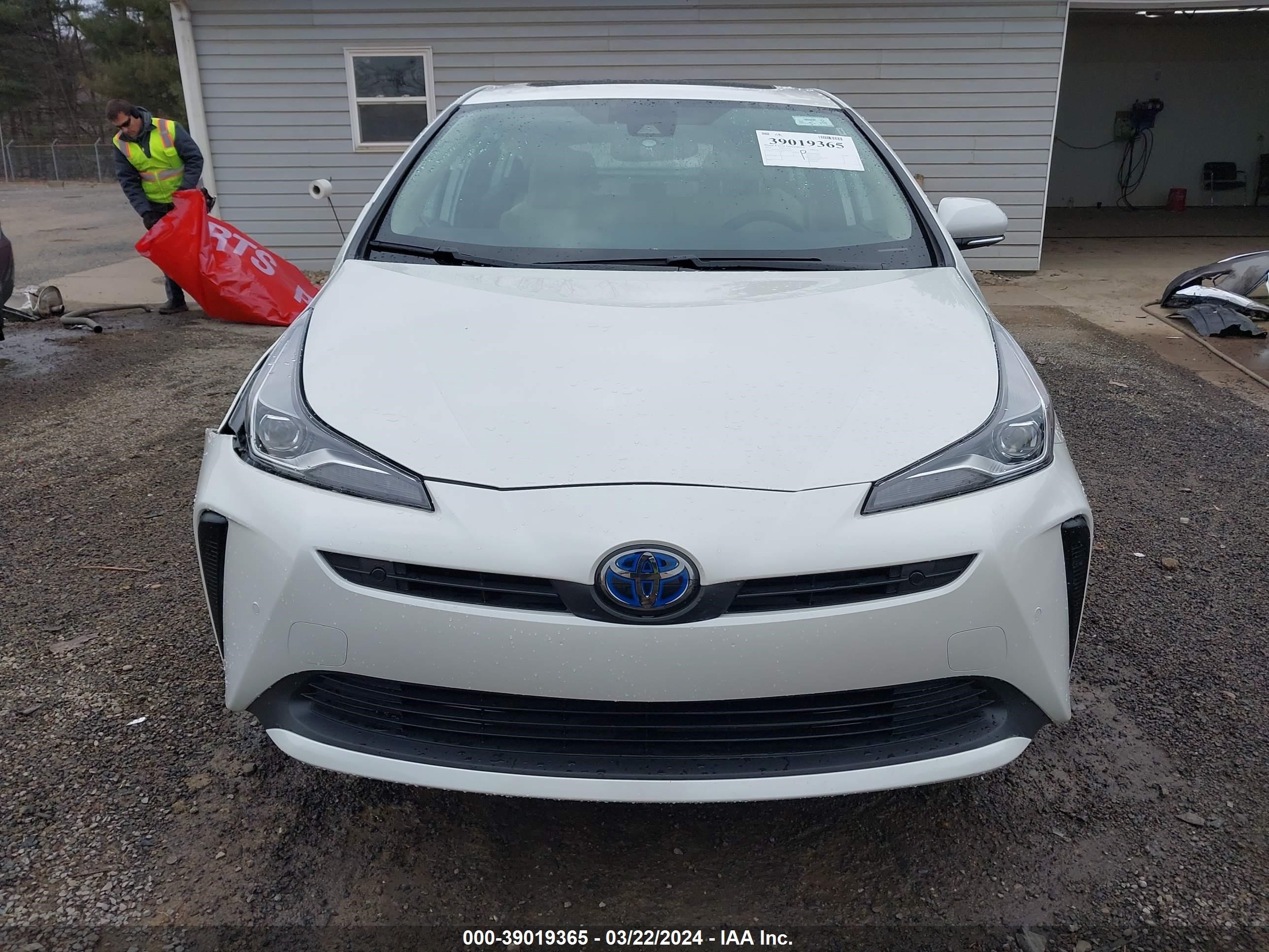 Photo 11 VIN: JTDKARFU8K3097616 - TOYOTA PRIUS 