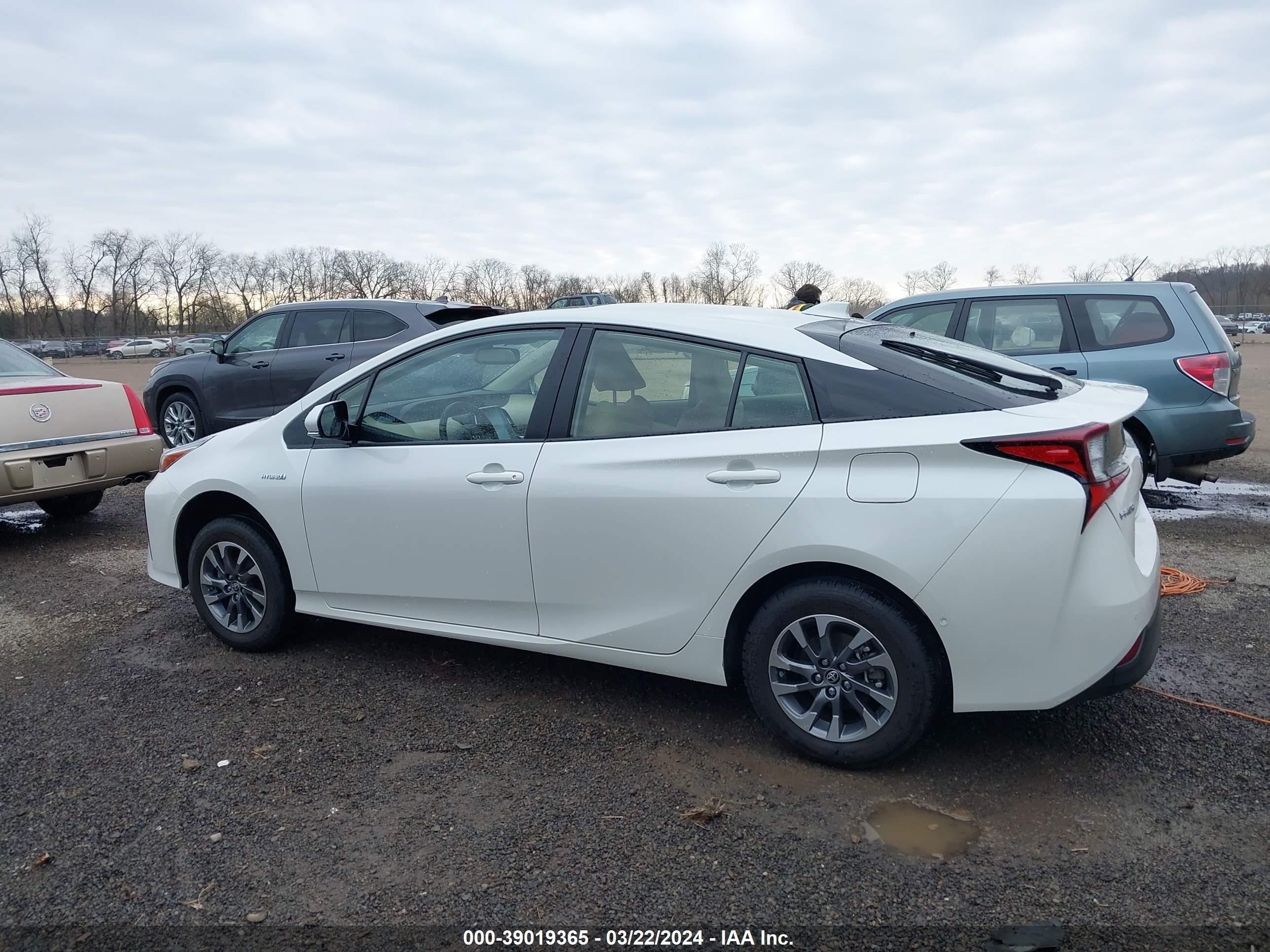 Photo 13 VIN: JTDKARFU8K3097616 - TOYOTA PRIUS 