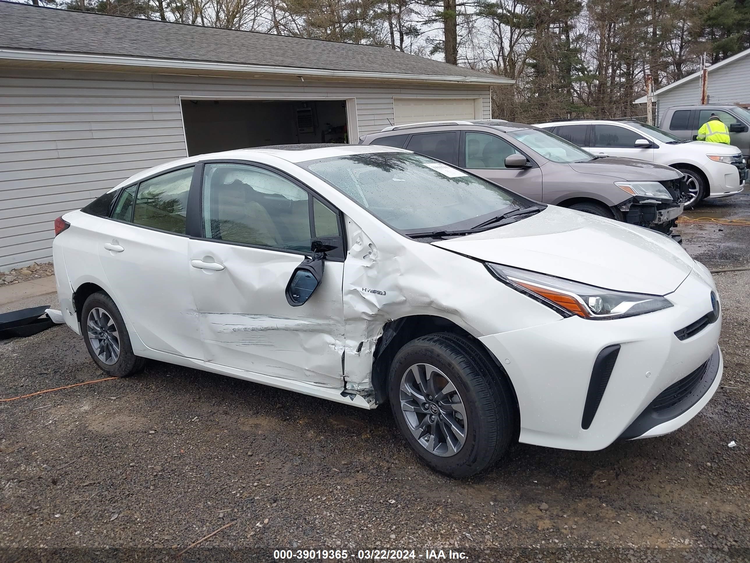 Photo 5 VIN: JTDKARFU8K3097616 - TOYOTA PRIUS 