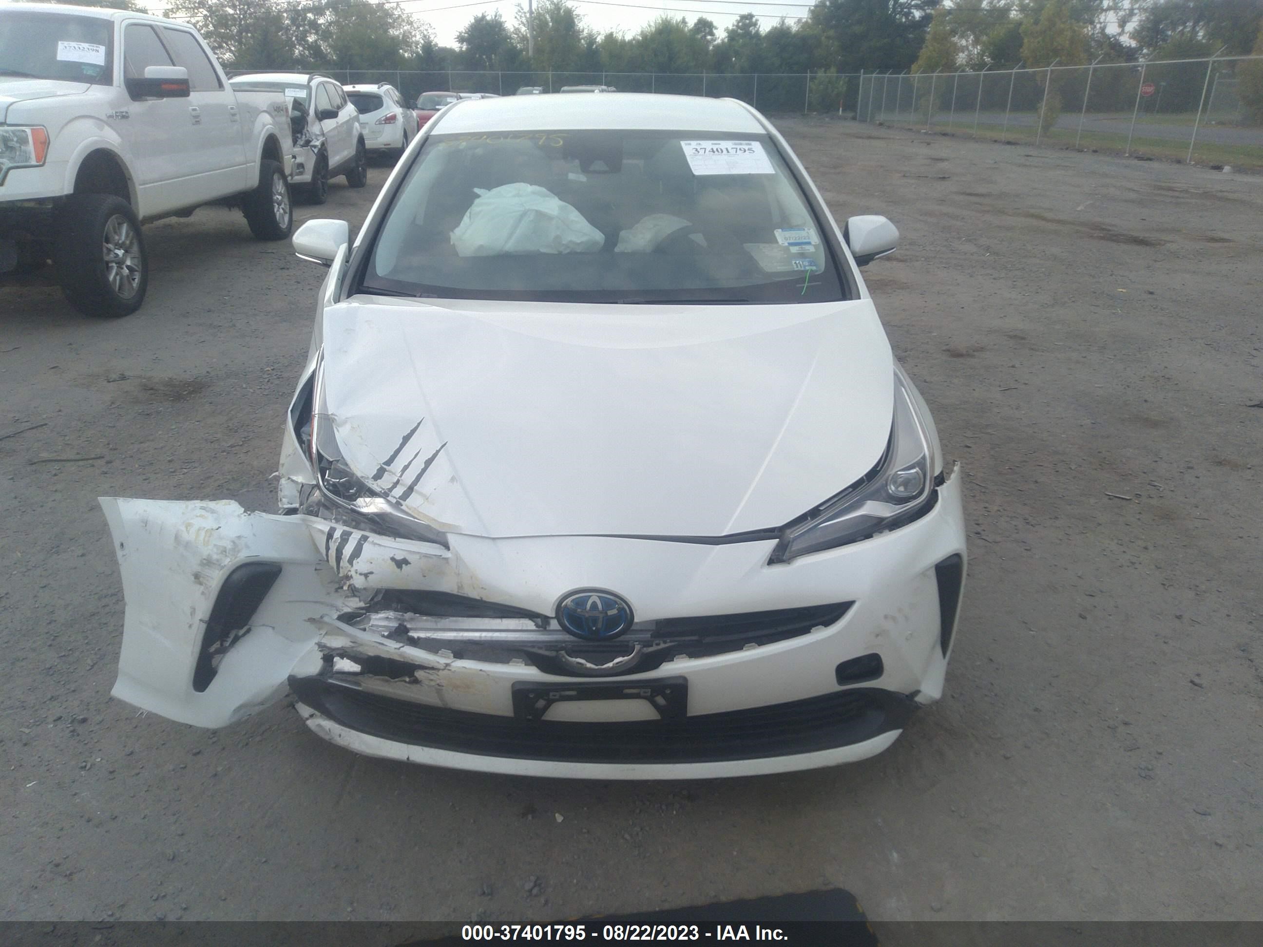 Photo 11 VIN: JTDKARFU8L3106445 - TOYOTA PRIUS 