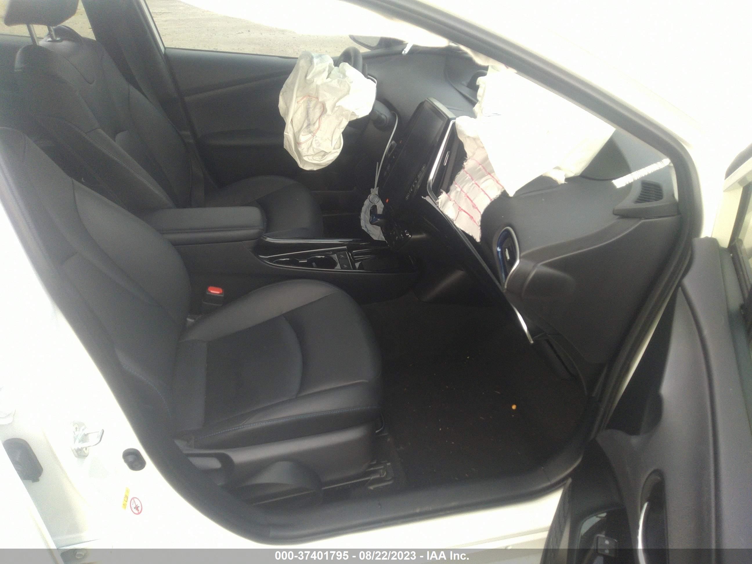 Photo 4 VIN: JTDKARFU8L3106445 - TOYOTA PRIUS 