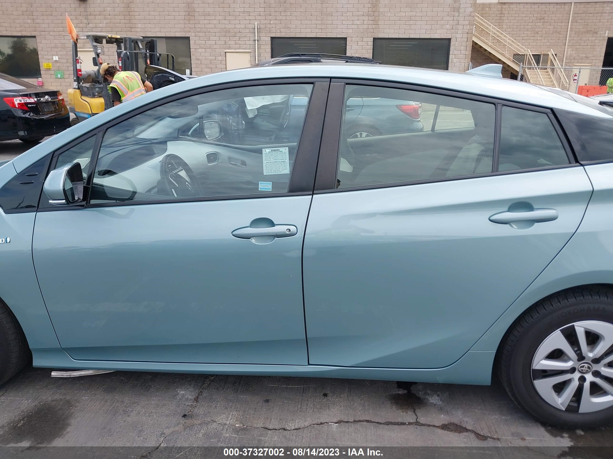 Photo 14 VIN: JTDKARFU9G3022396 - TOYOTA PRIUS 