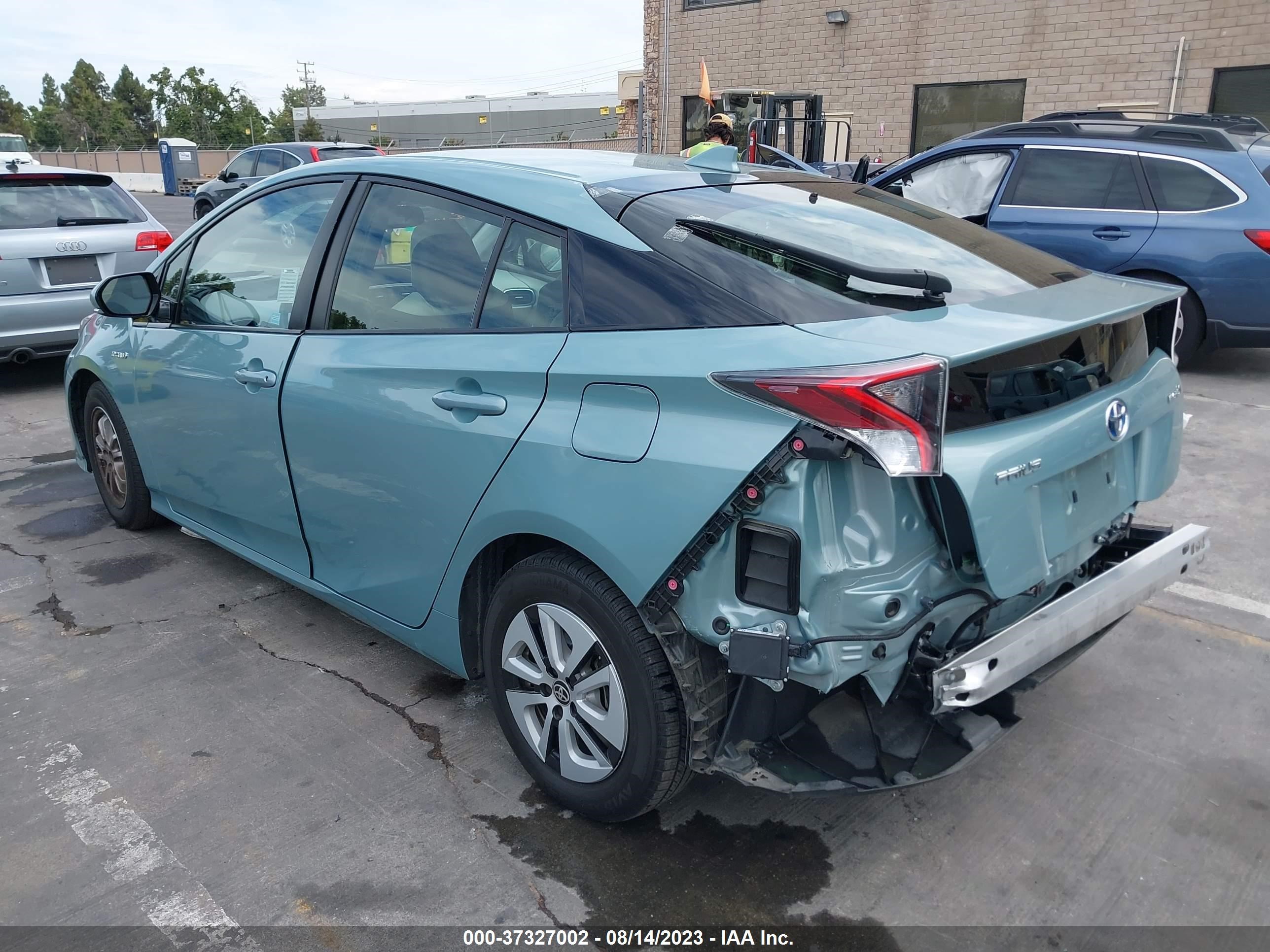 Photo 2 VIN: JTDKARFU9G3022396 - TOYOTA PRIUS 