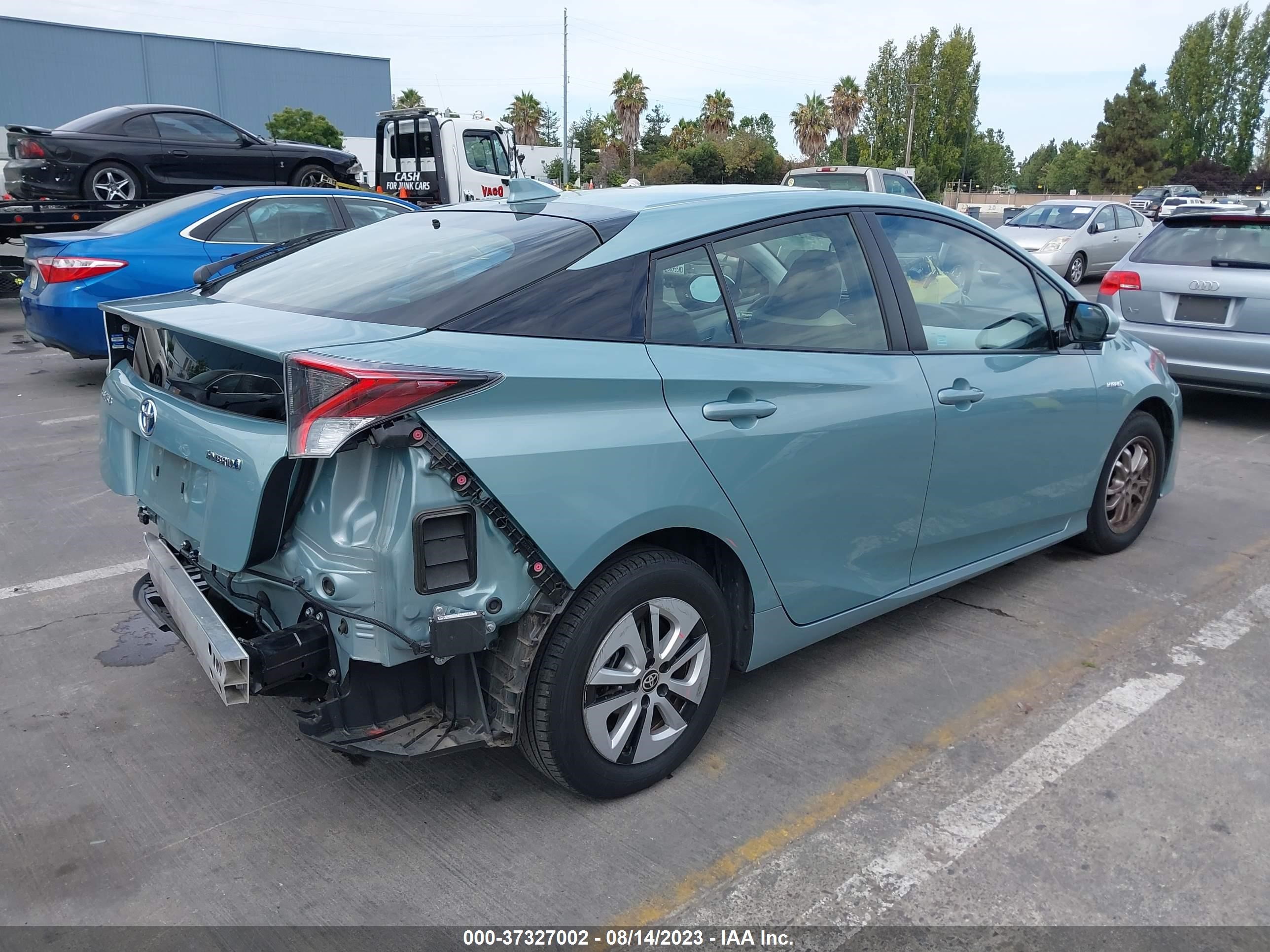 Photo 3 VIN: JTDKARFU9G3022396 - TOYOTA PRIUS 