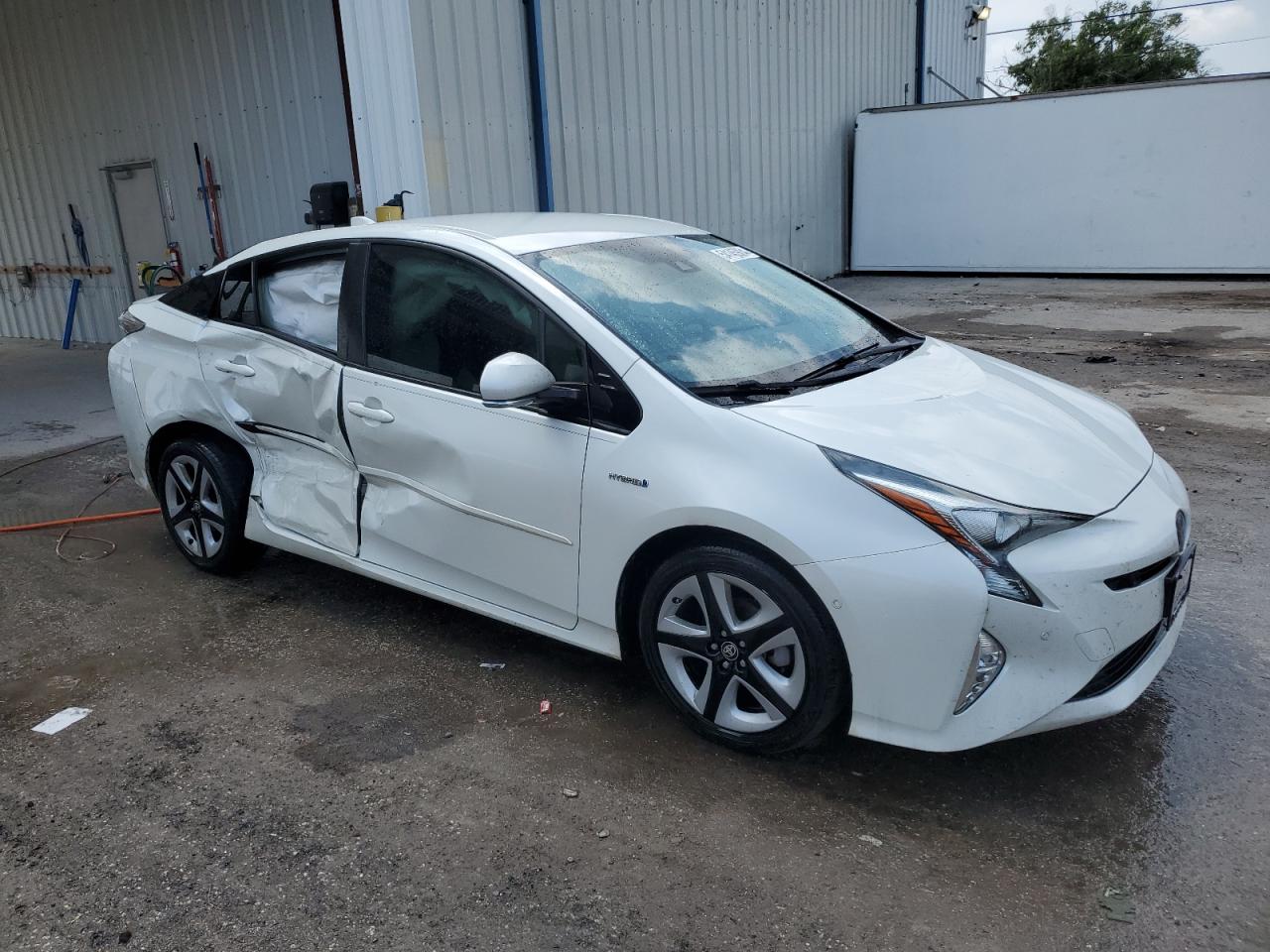 Photo 3 VIN: JTDKARFU9J3058063 - TOYOTA PRIUS 